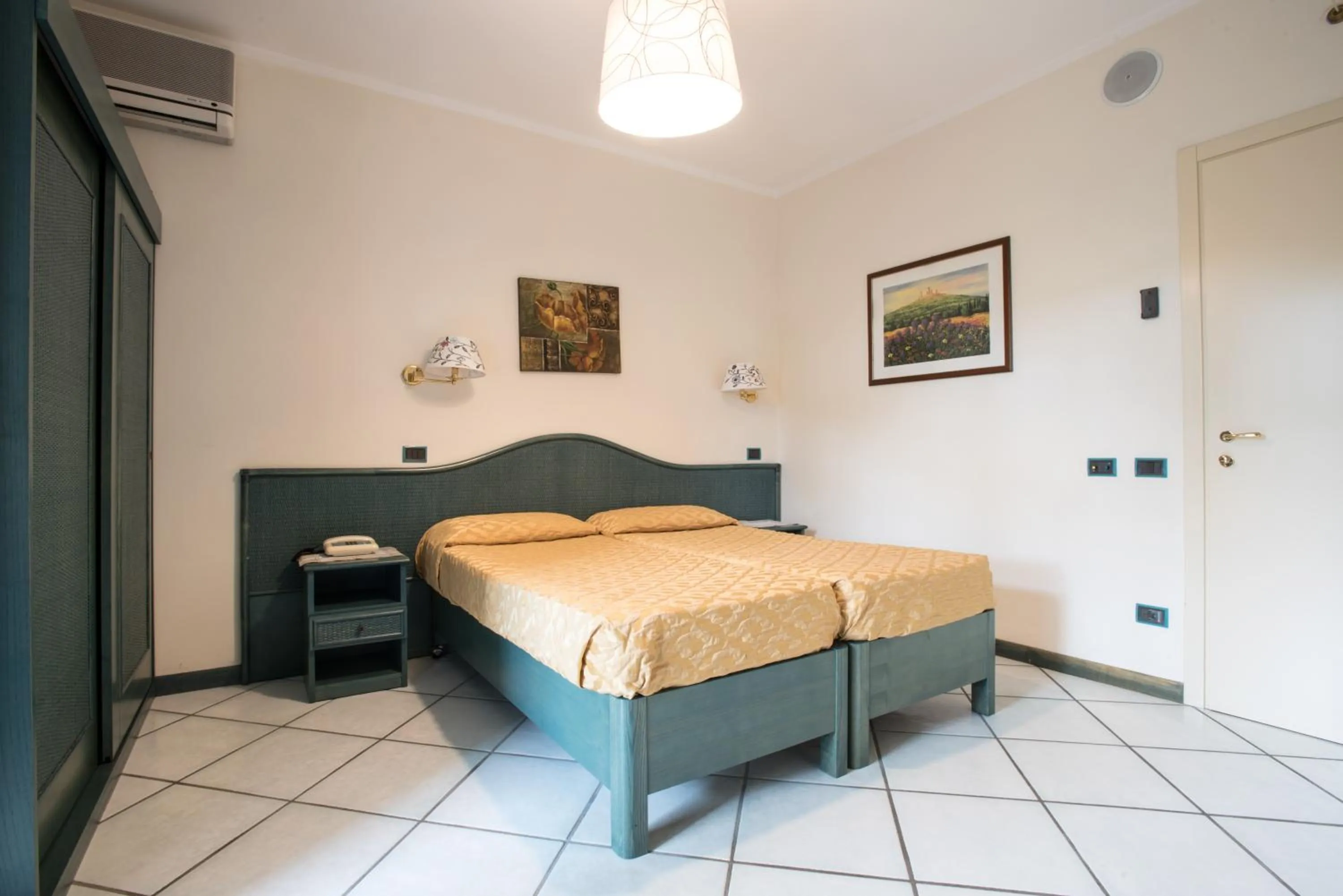 Photo of the whole room, Bed in Hotel Kyrton