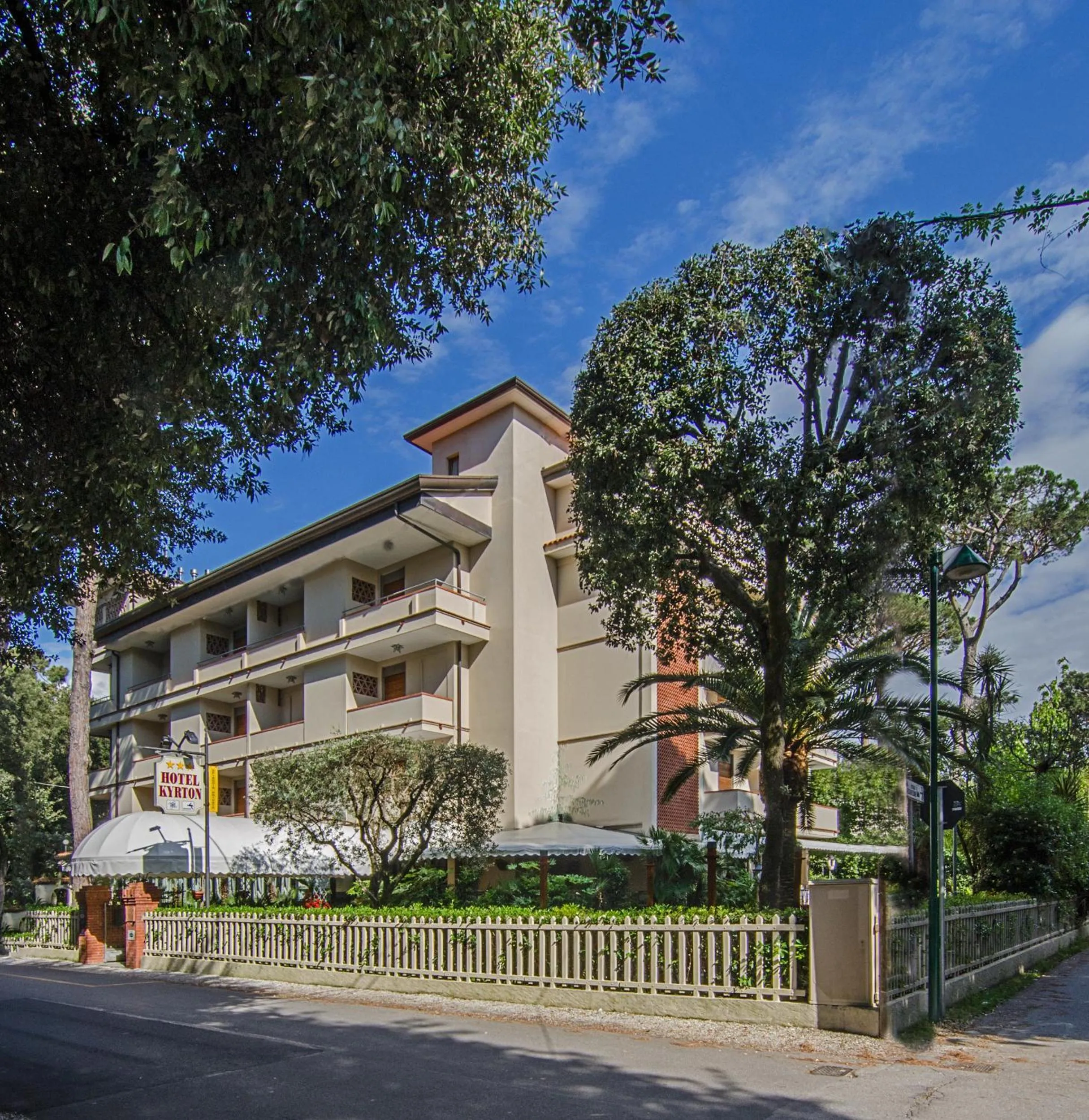 Facade/entrance in Hotel Kyrton