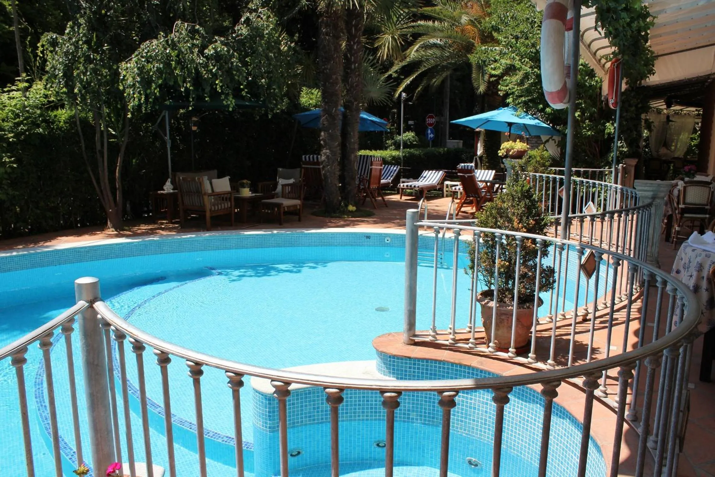 Swimming pool in Hotel Kyrton