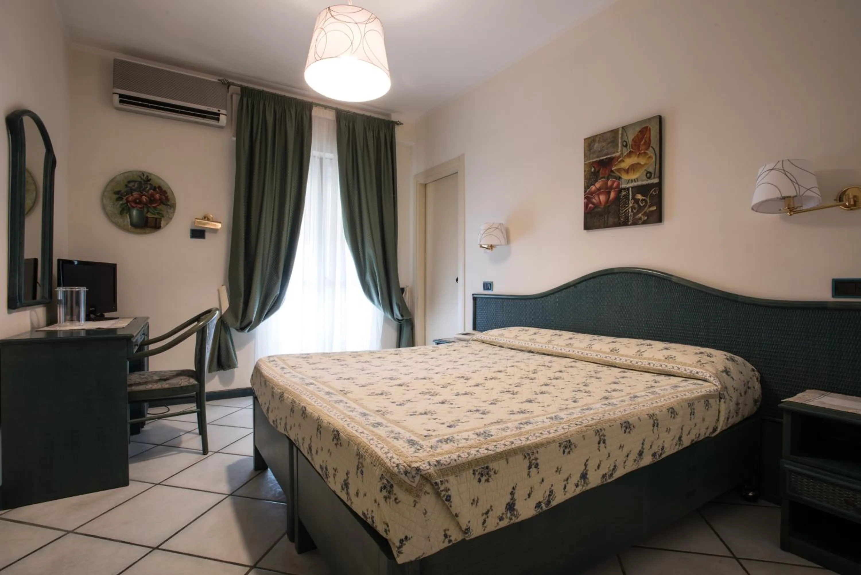 Photo of the whole room, Bed in Hotel Kyrton