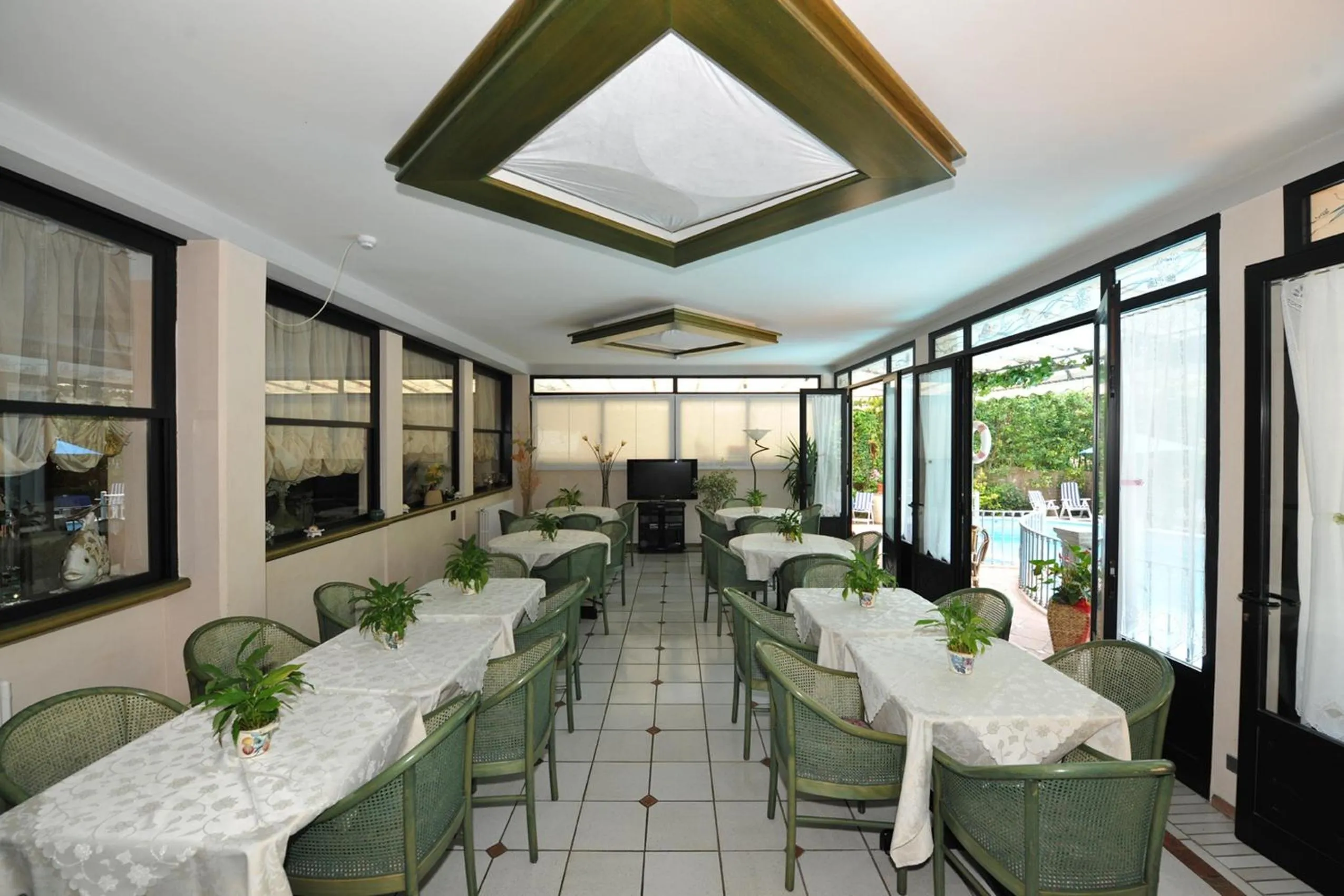 Restaurant/places to eat in Hotel Kyrton