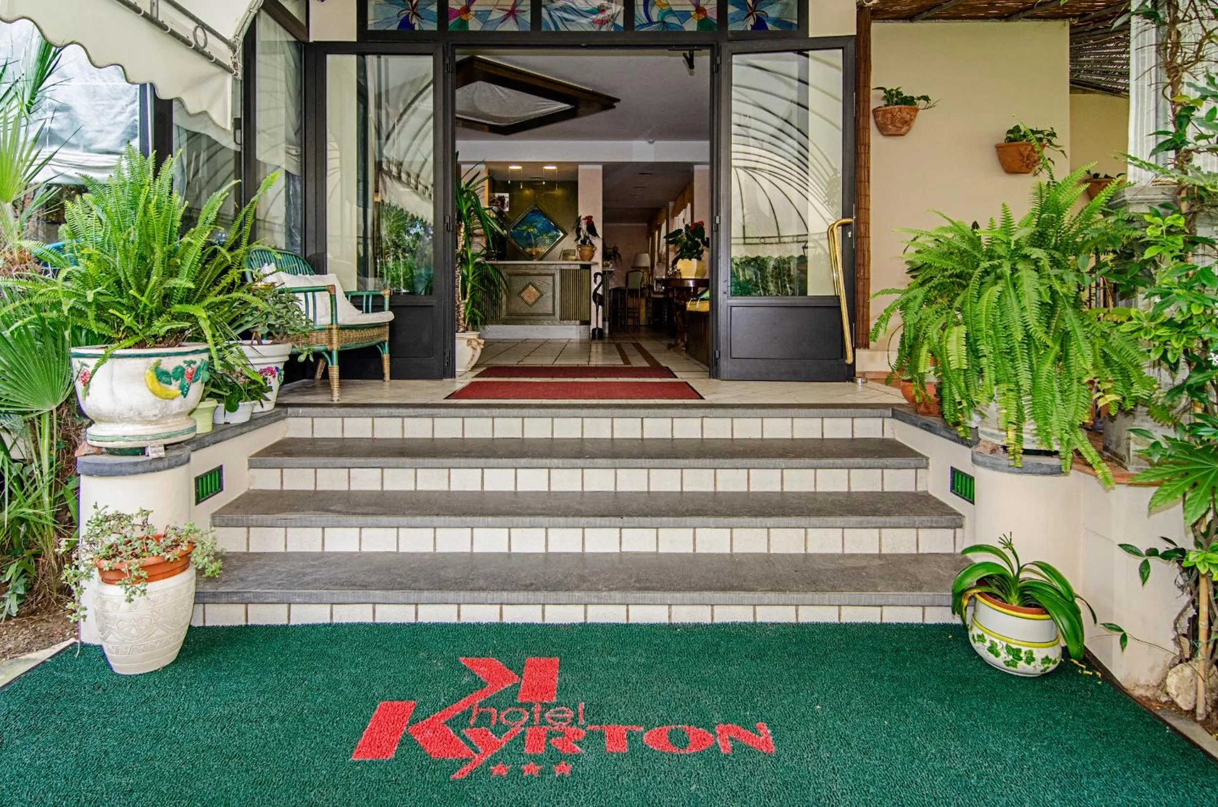Facade/entrance in Hotel Kyrton