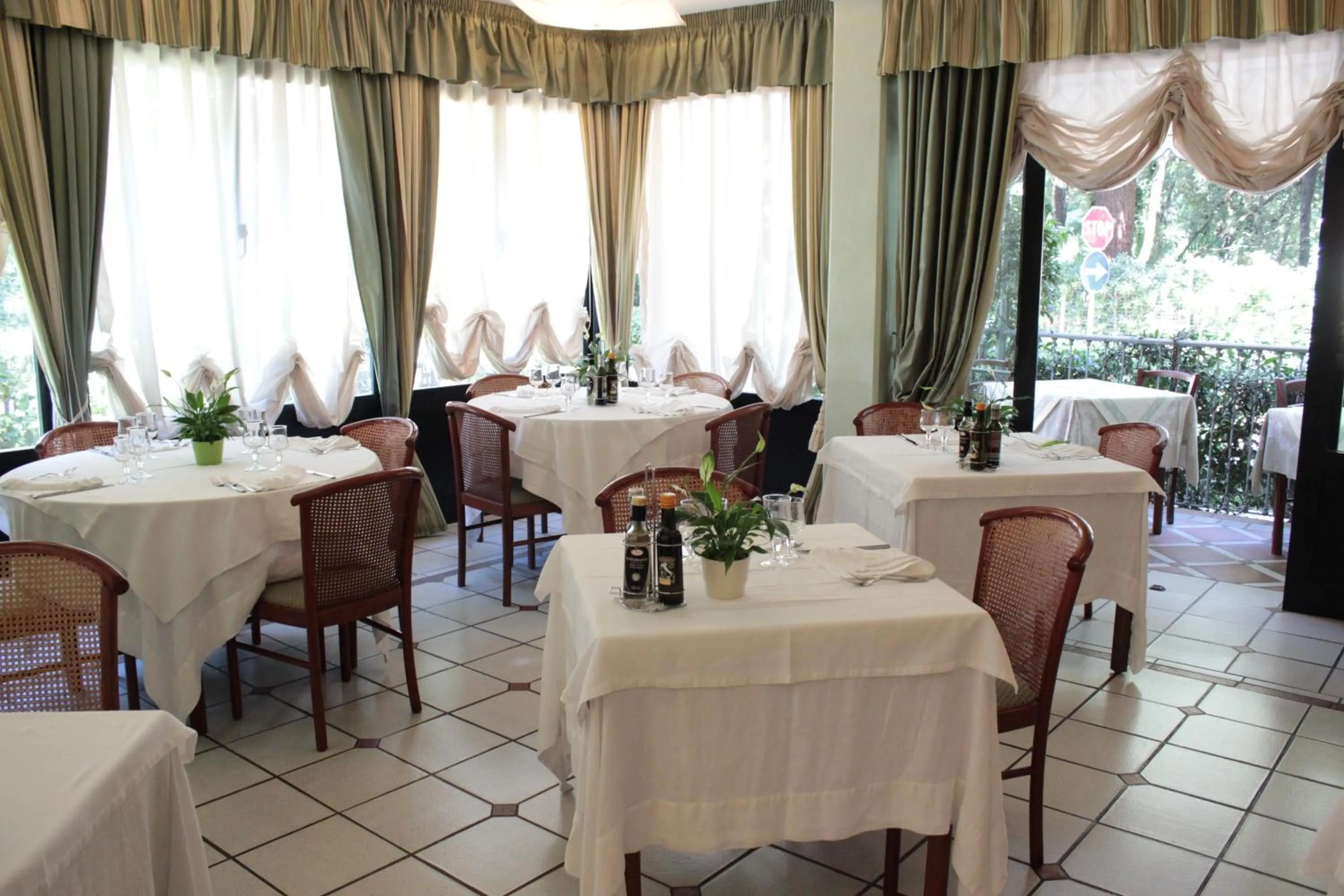 Restaurant/places to eat in Hotel Kyrton