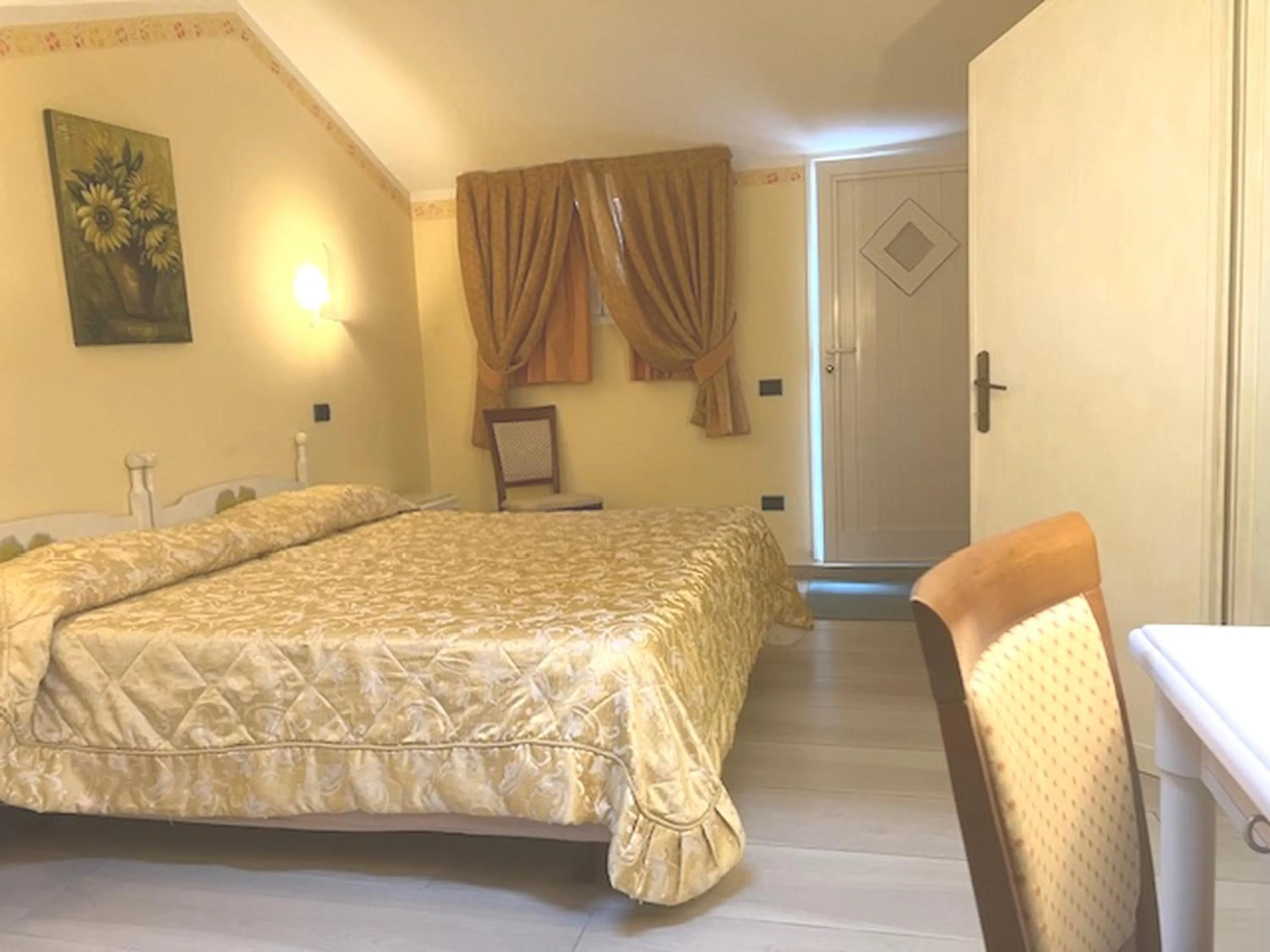 View (from property/room), Bed in Hotel Kyrton