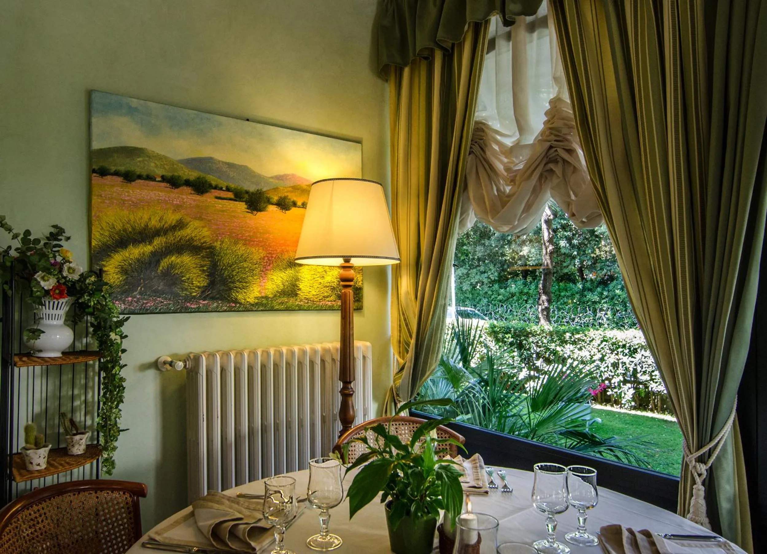 Restaurant/places to eat, Bed in Hotel Kyrton