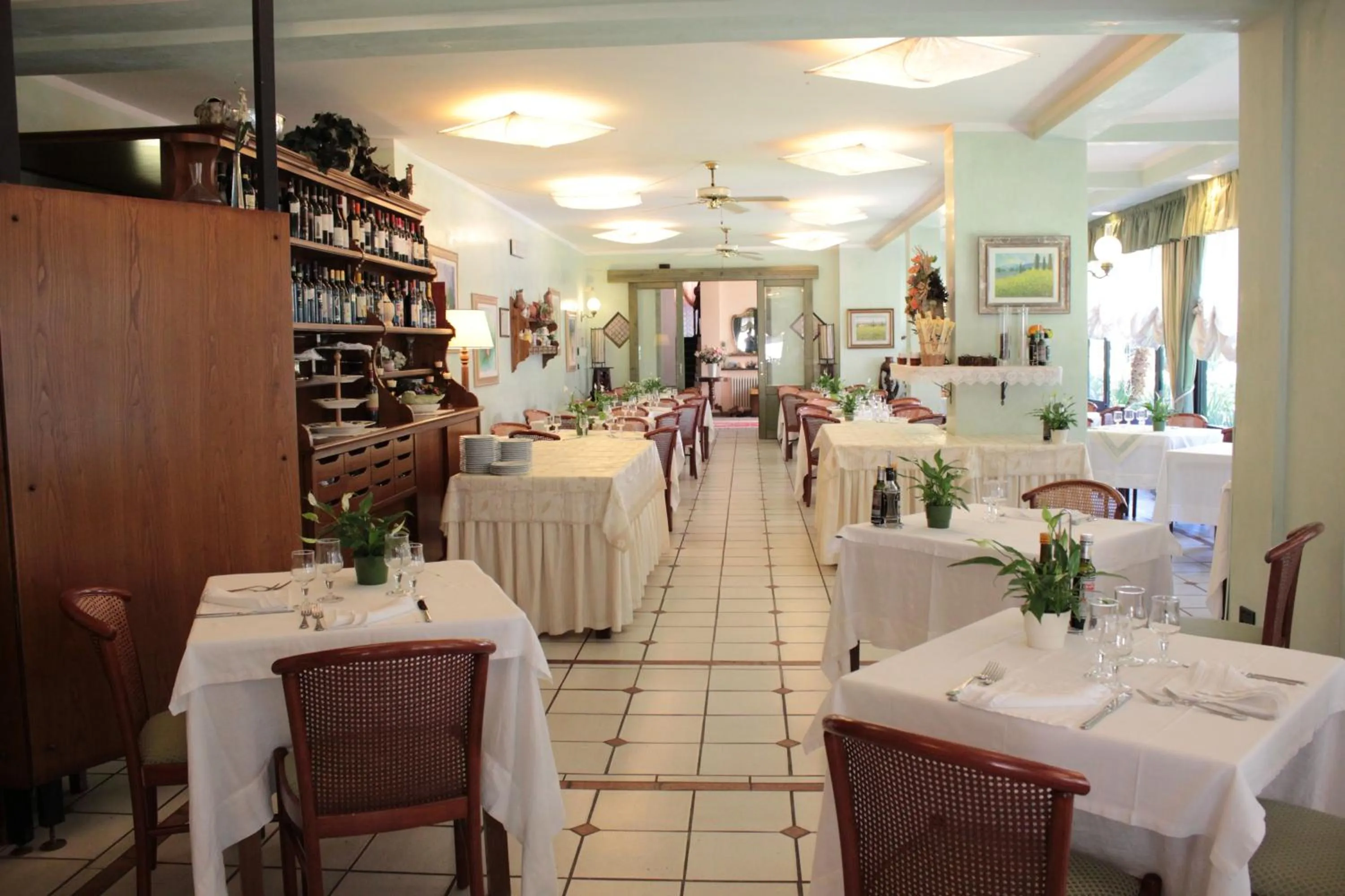 Restaurant/places to eat in Hotel Kyrton