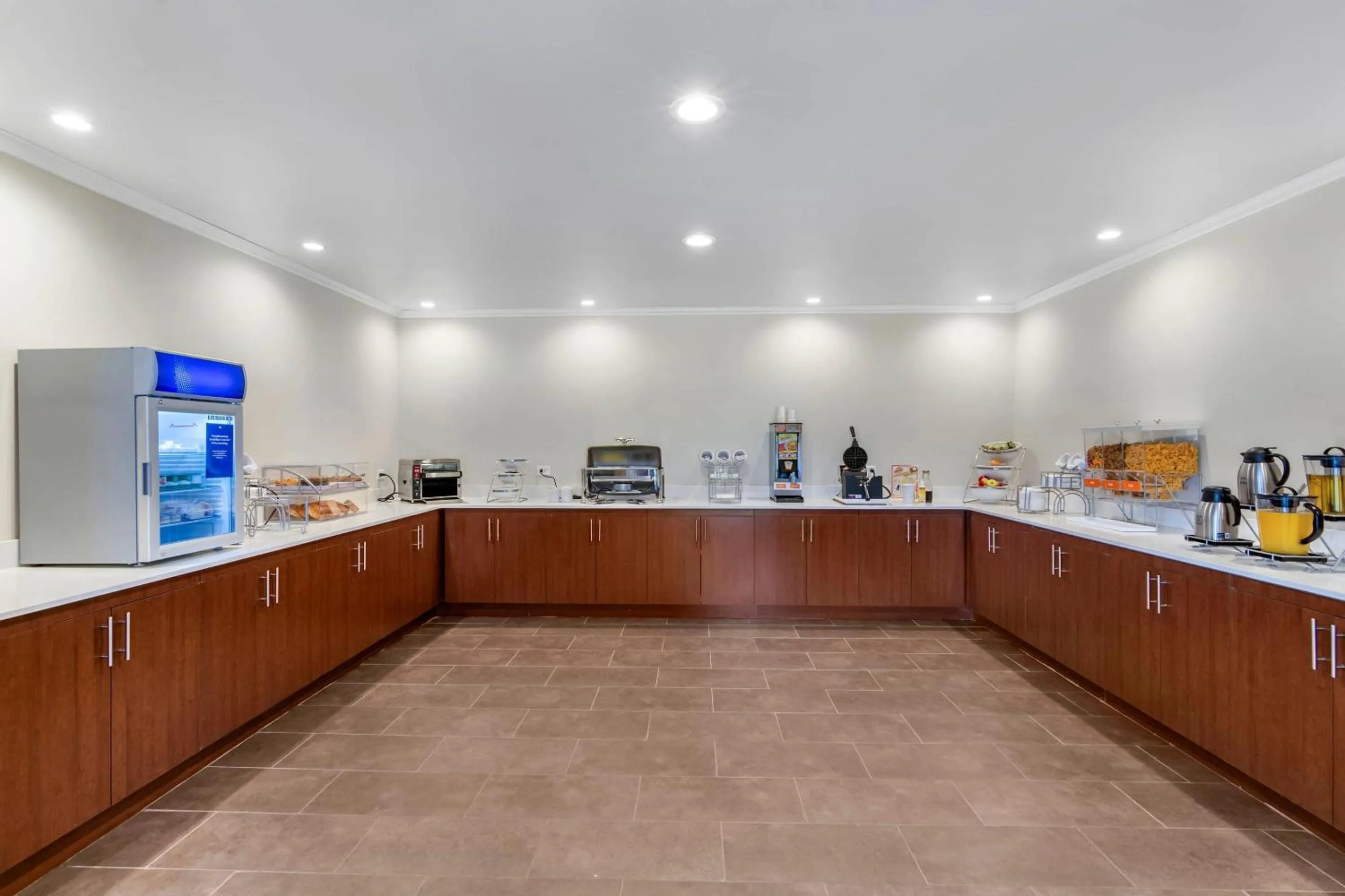 Breakfast in Comfort Inn & Suites