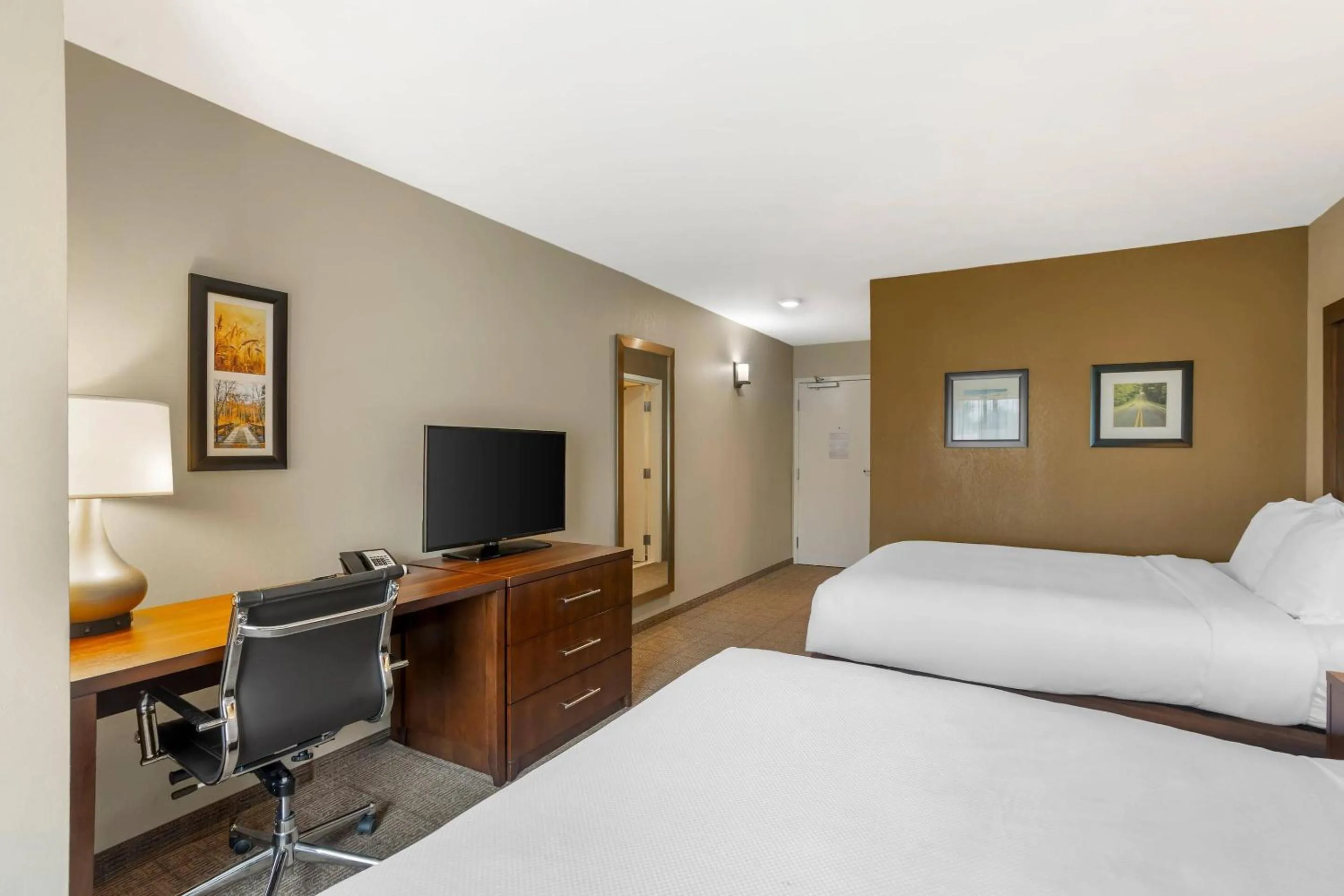 Bedroom, Bed in Comfort Inn & Suites Gap Amish Country