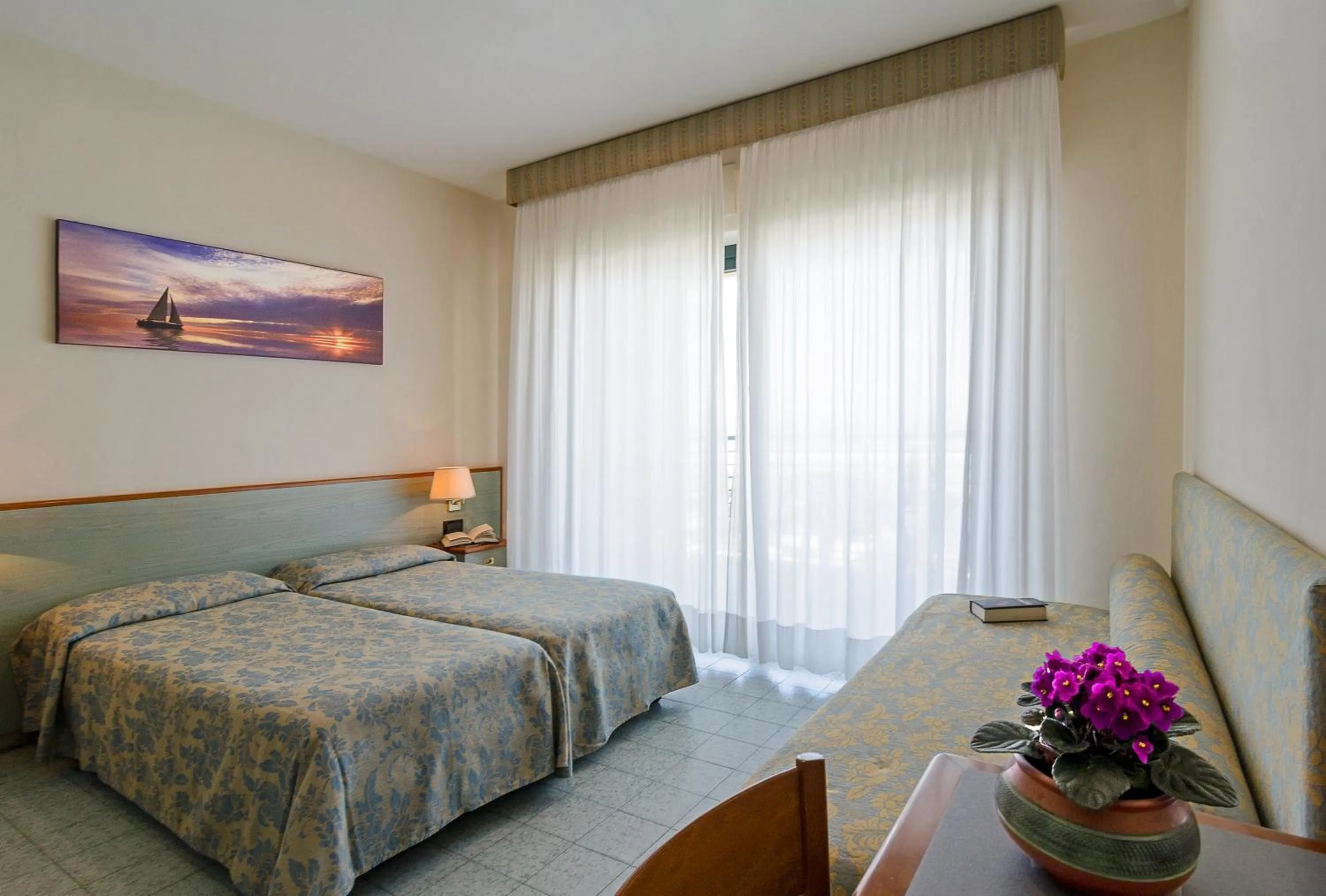 Bedroom, Bed in Hotel Paris