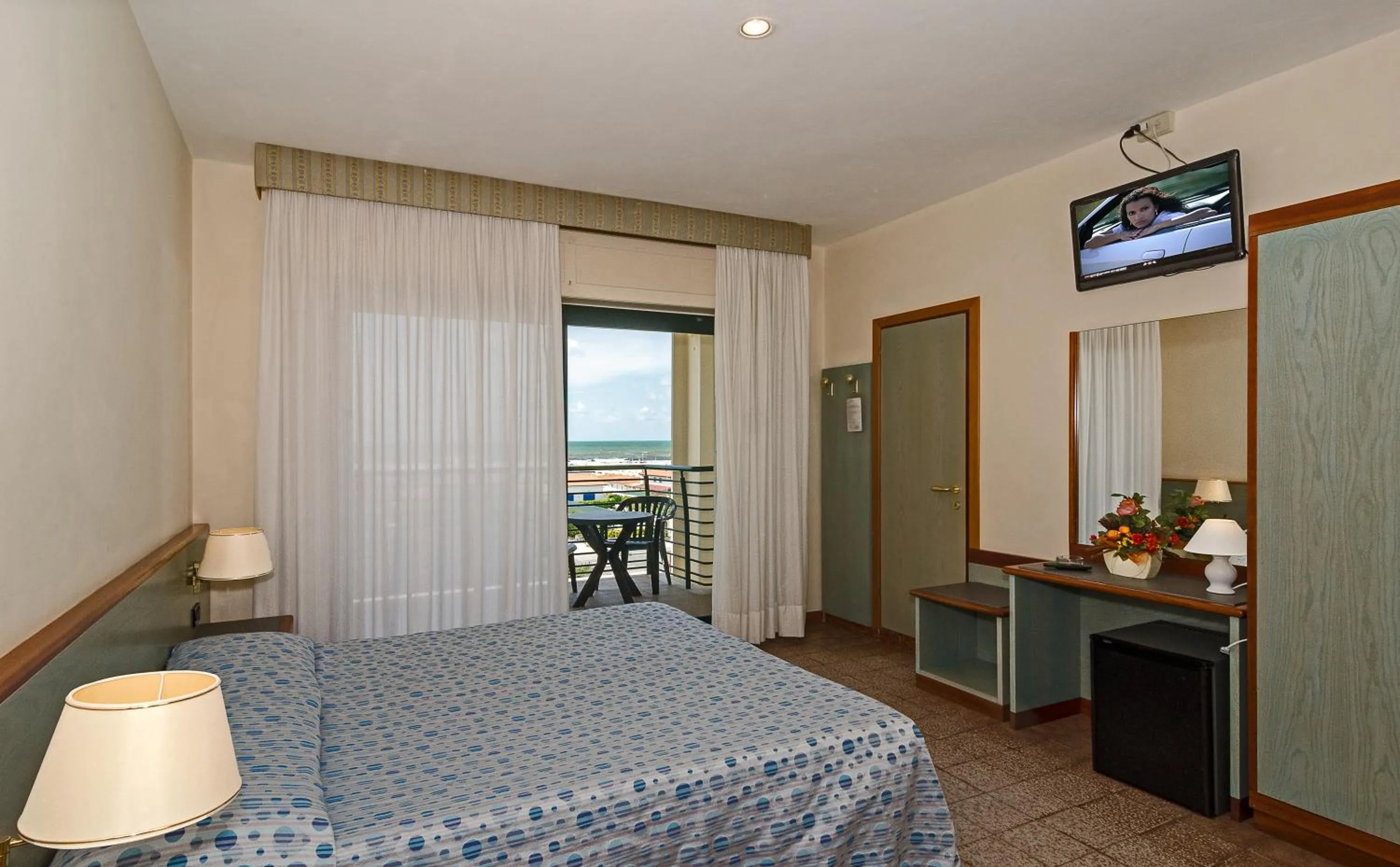 Day, Bed in Hotel Paris