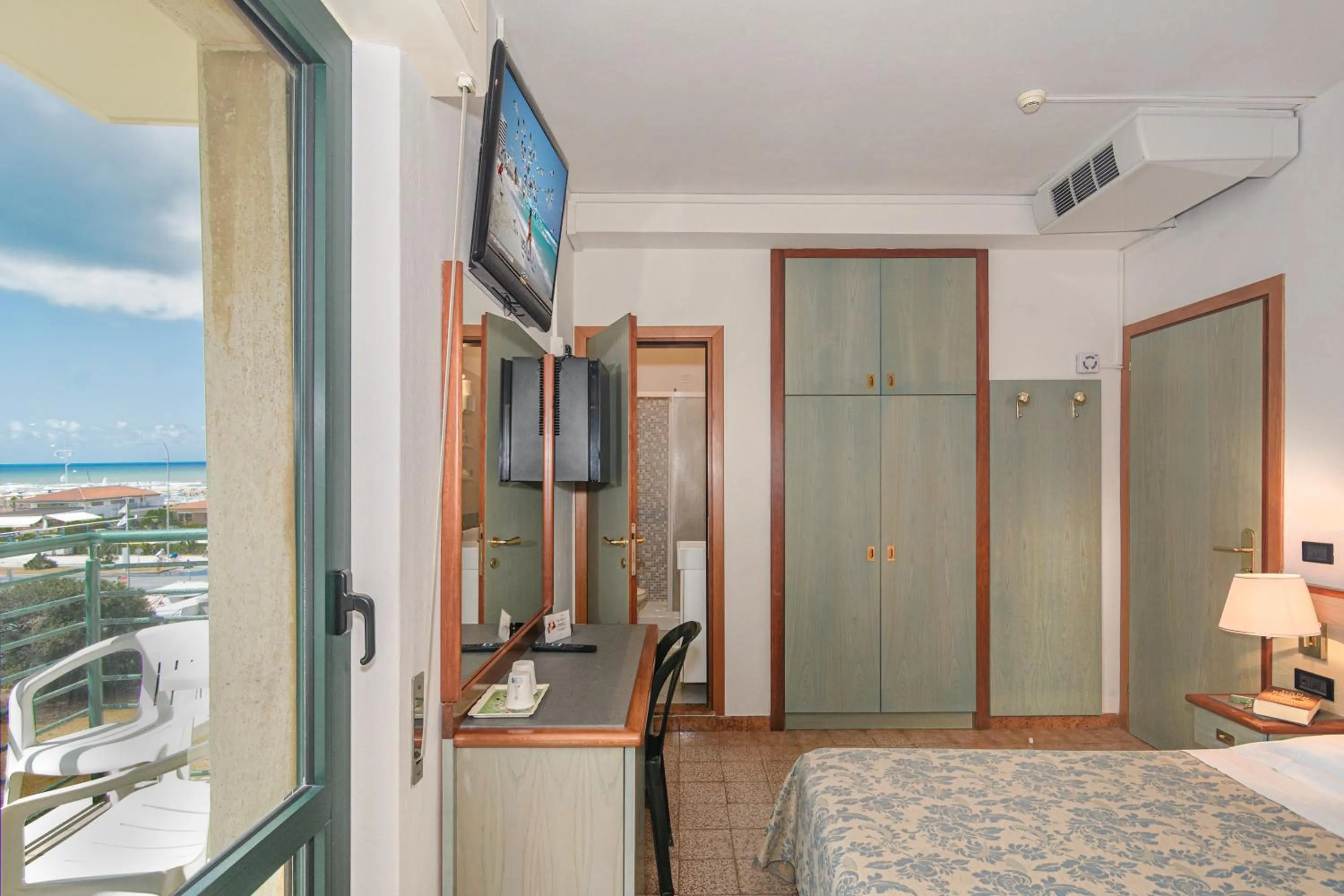 Bedroom, Bed in Hotel Paris