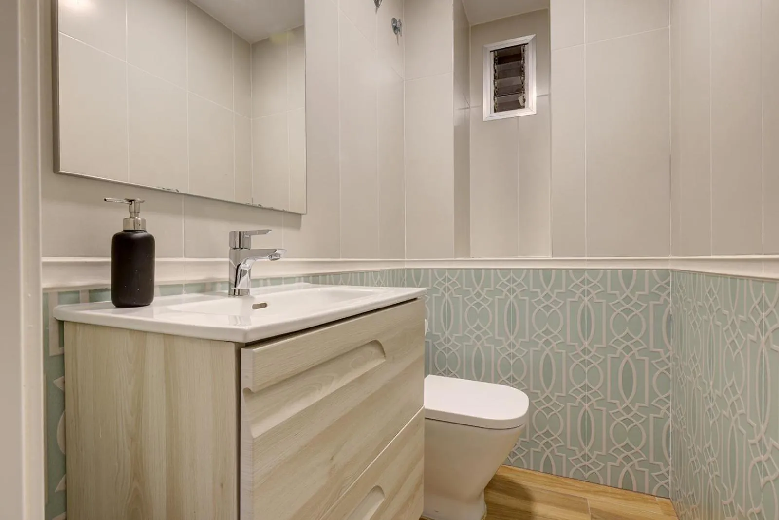 Toilet in Aqua Apartments Málaga