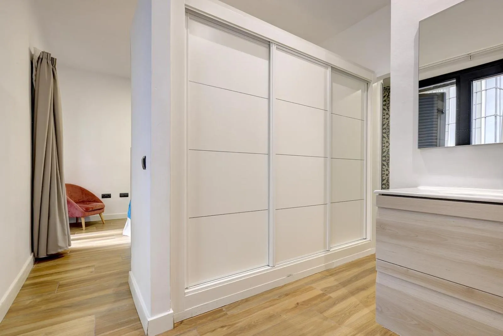 wardrobe in Aqua Apartments Málaga