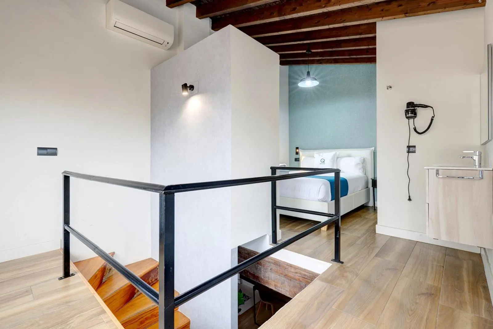 Bed in Aqua Apartments Málaga