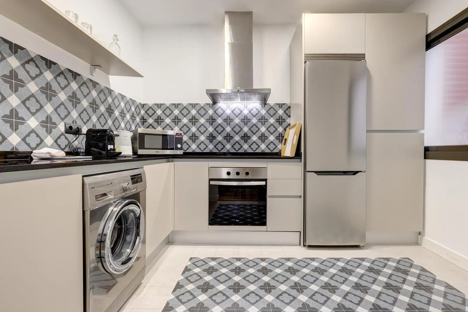 Kitchen or kitchenette in Aqua Apartments Málaga