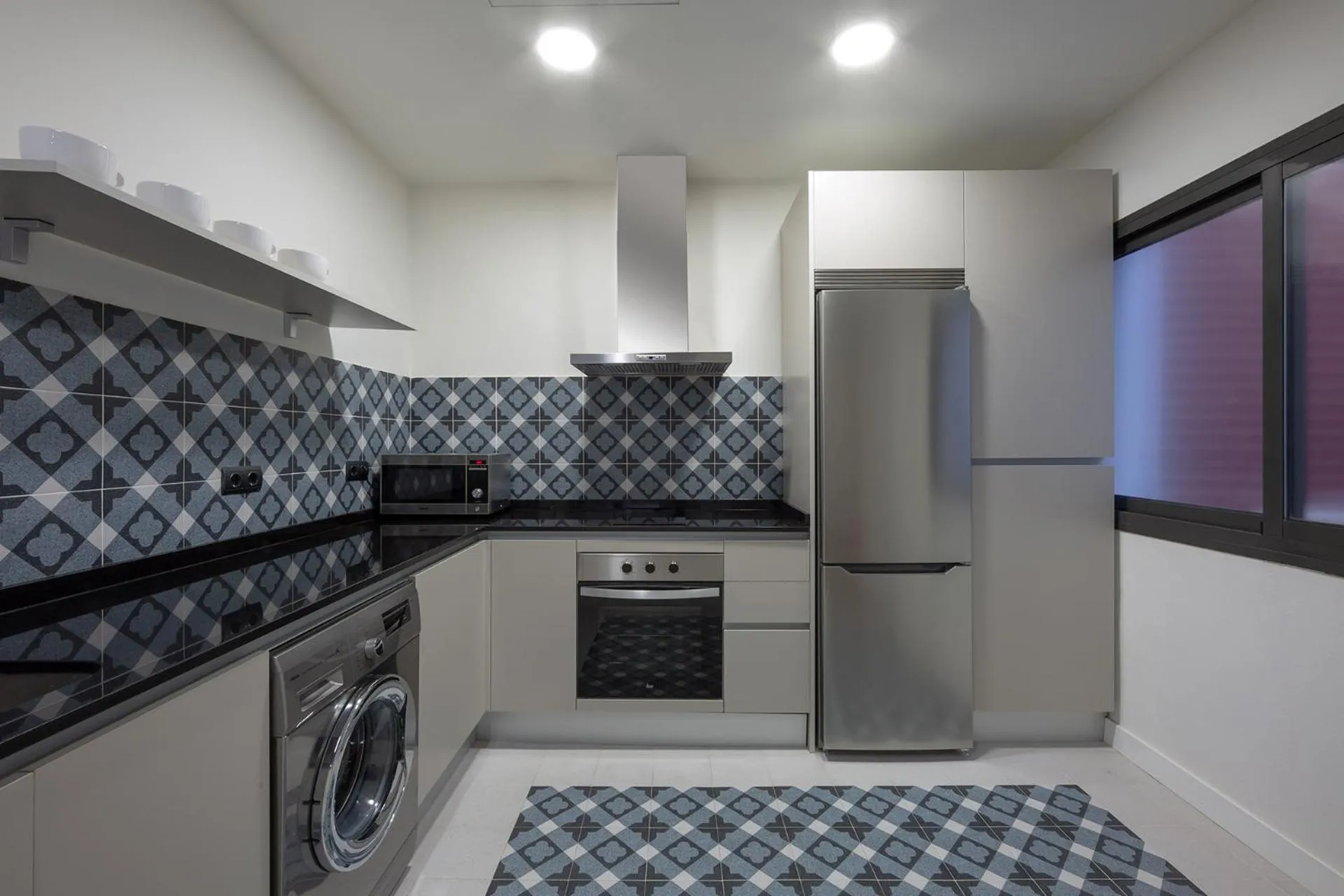 Kitchen or kitchenette in Aqua Apartments Málaga