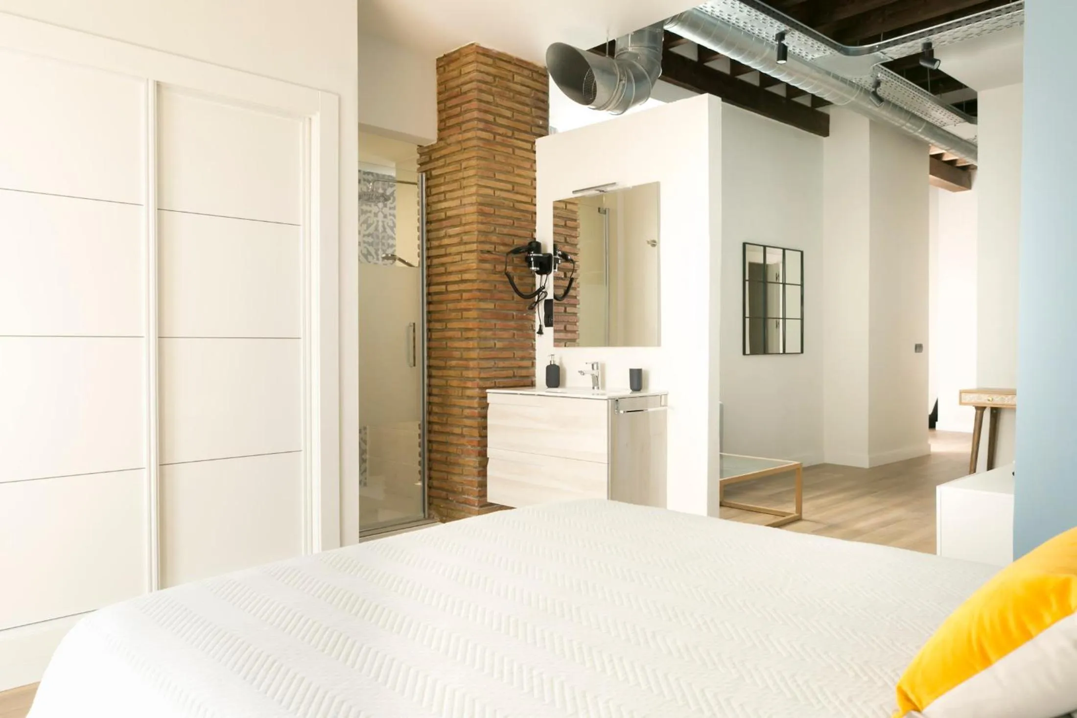 Toilet, Bed in Aqua Apartments Málaga