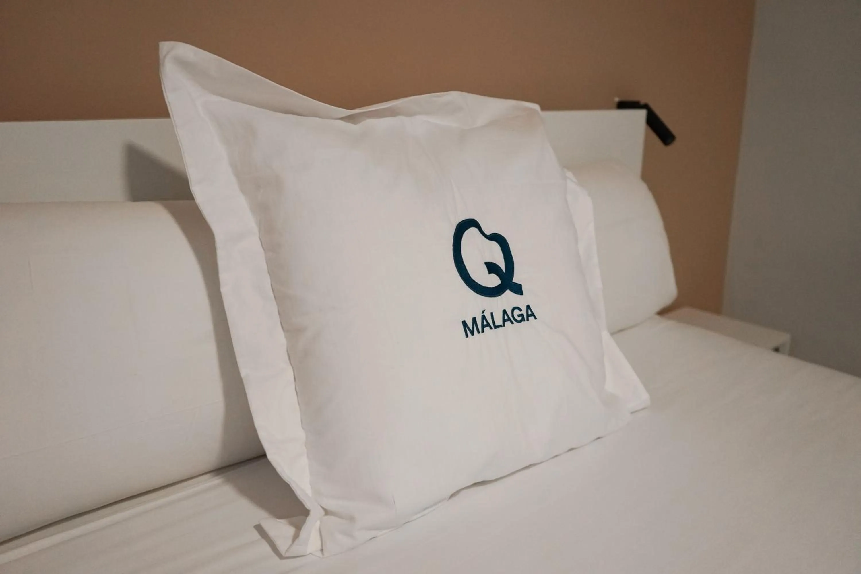 Bed in Aqua Apartments Málaga