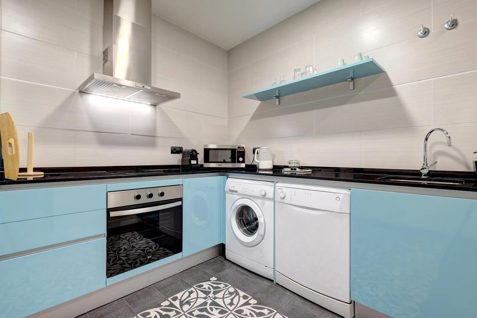 Kitchen or kitchenette in Aqua Apartments Málaga