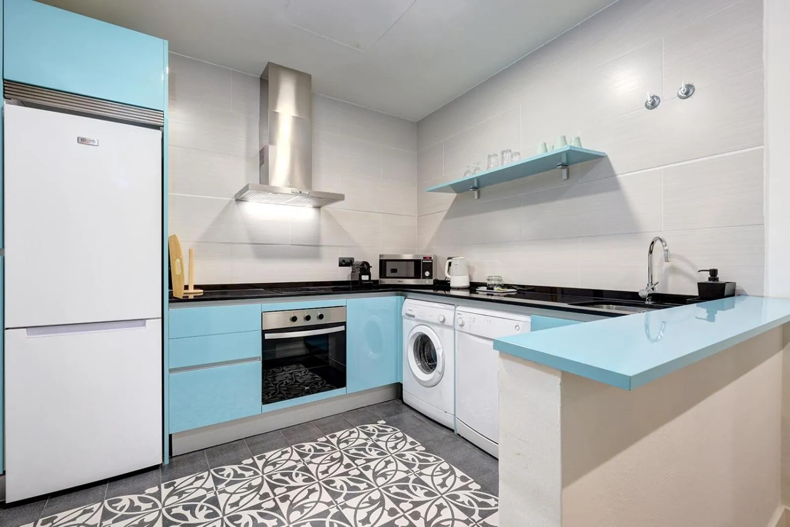 Kitchen or kitchenette in Aqua Apartments Málaga