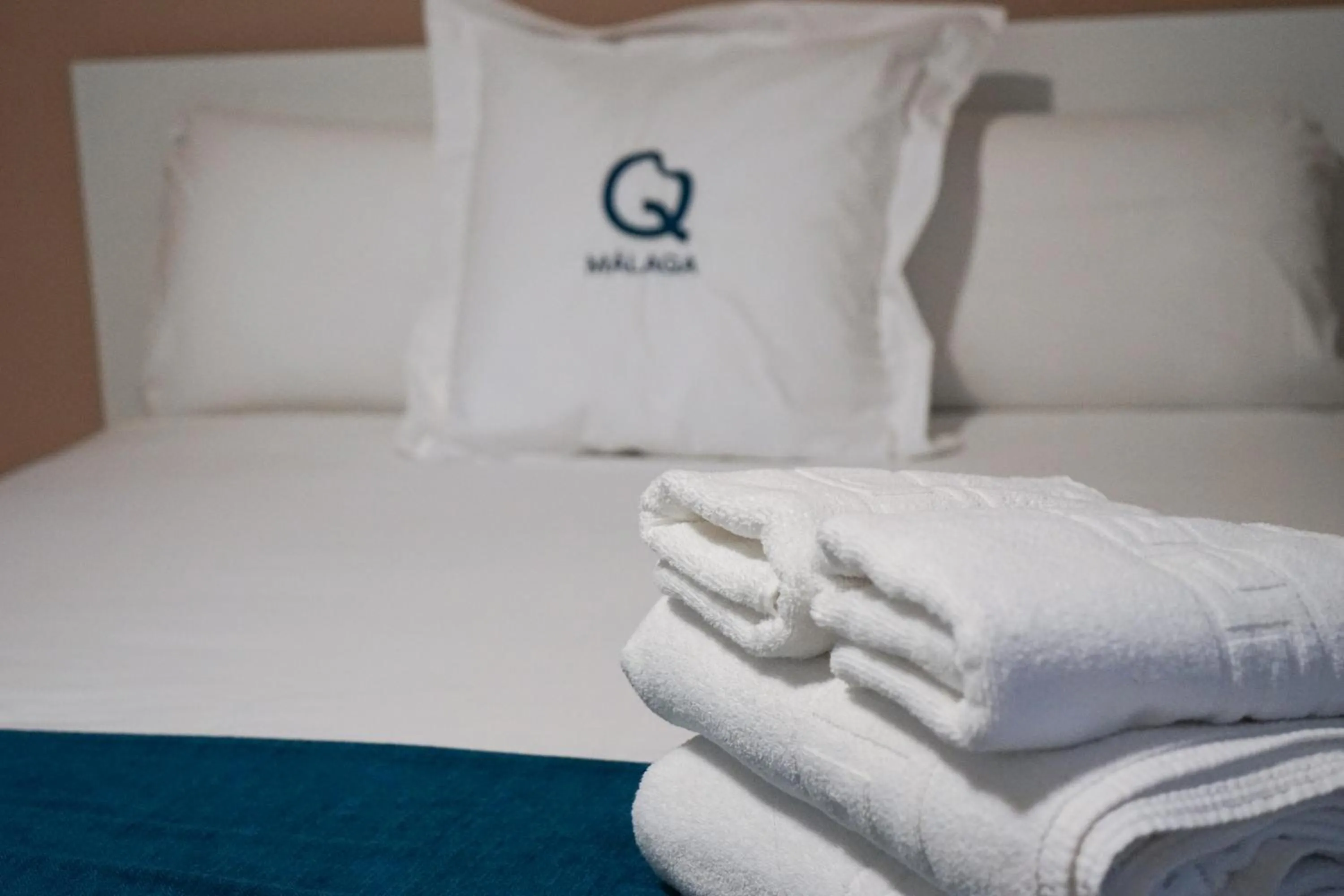 Bed in Aqua Apartments Málaga