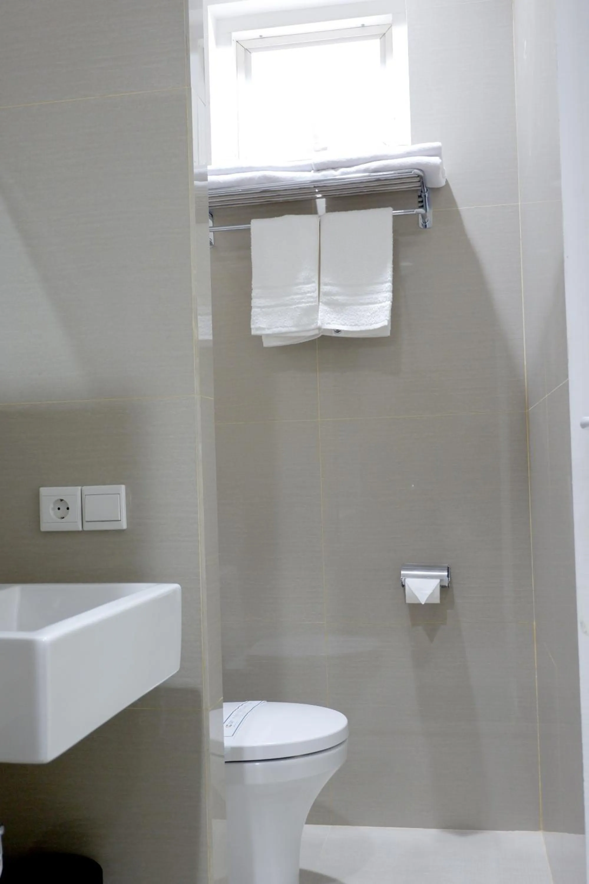 Bathroom in Arawa Traveller's Inn Motel