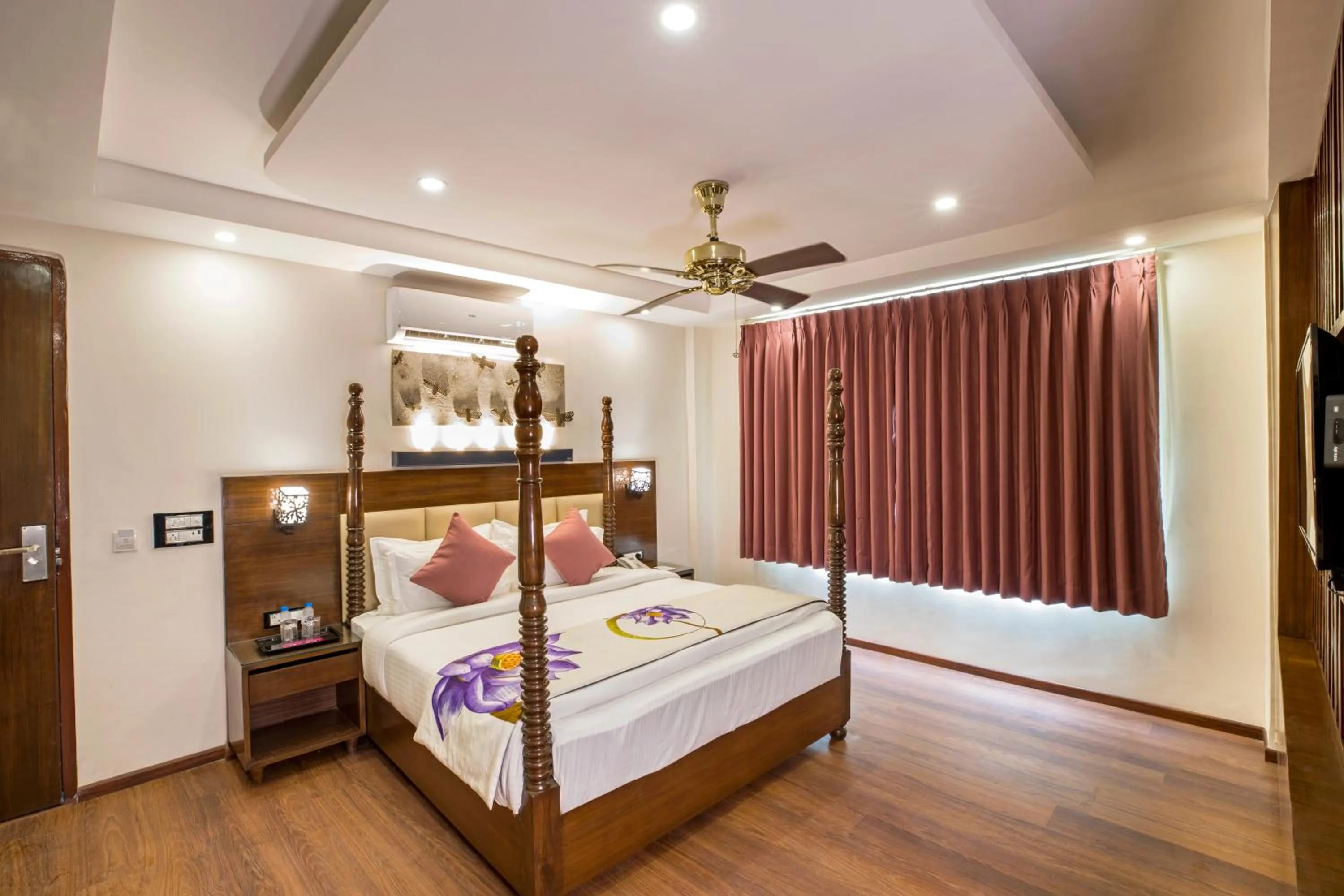 Bed in Regenta Inn On The Ganges Rishikesh