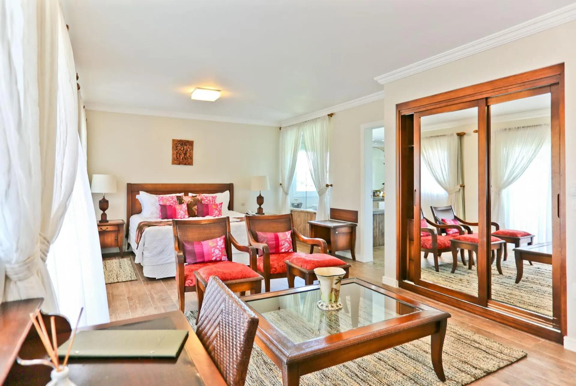 Photo of the whole room in Estaleiro Guest House