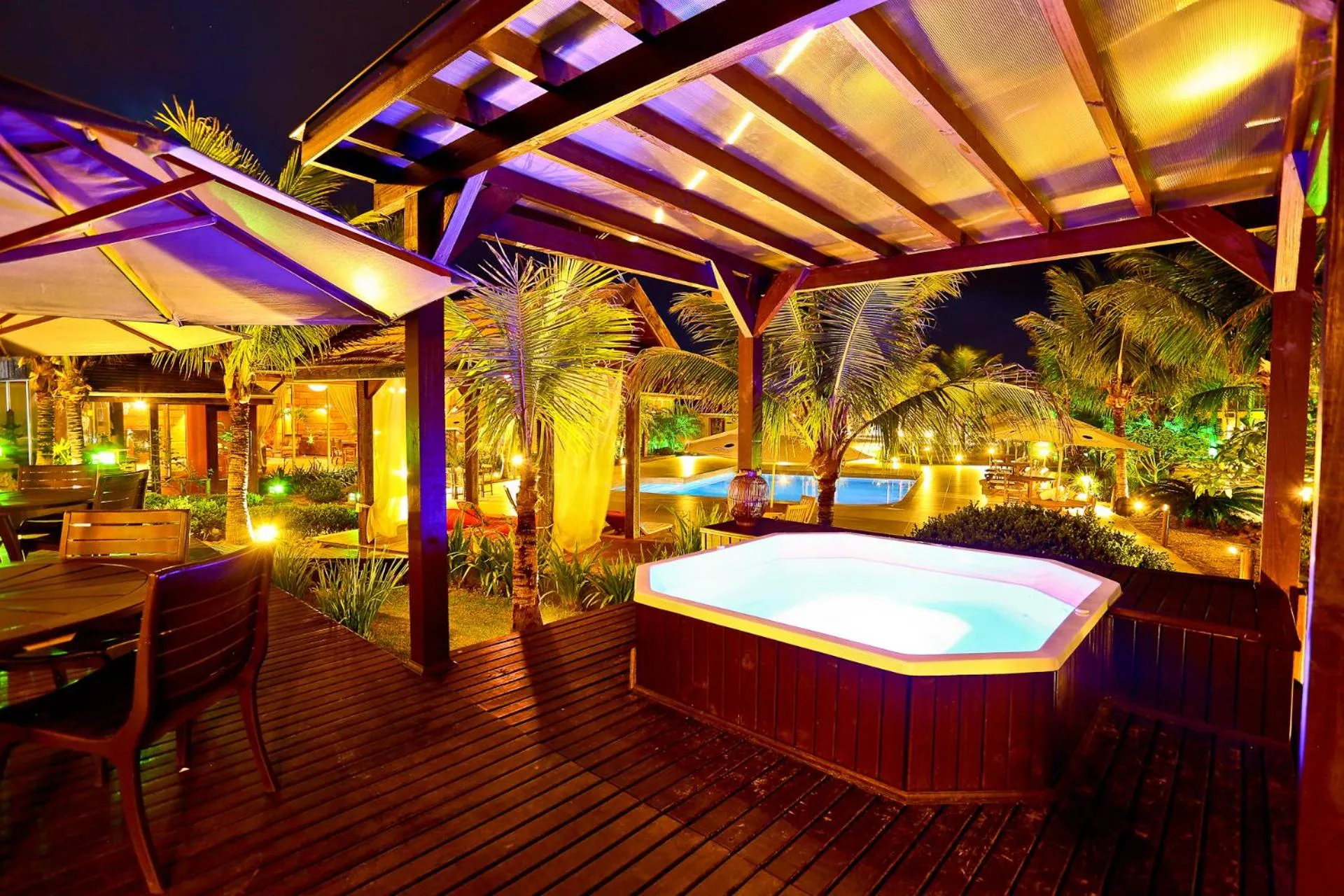 Hot Tub in Estaleiro Guest House