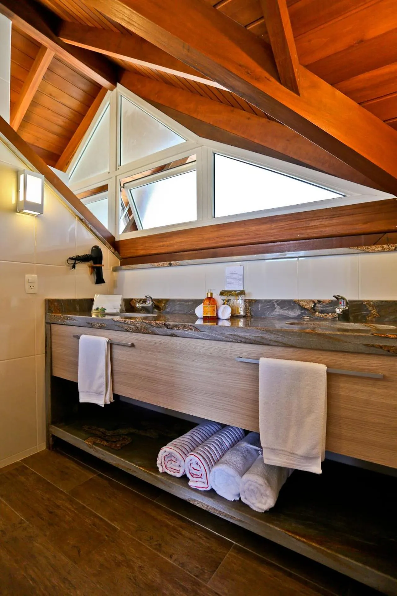 Bathroom in Estaleiro Guest House