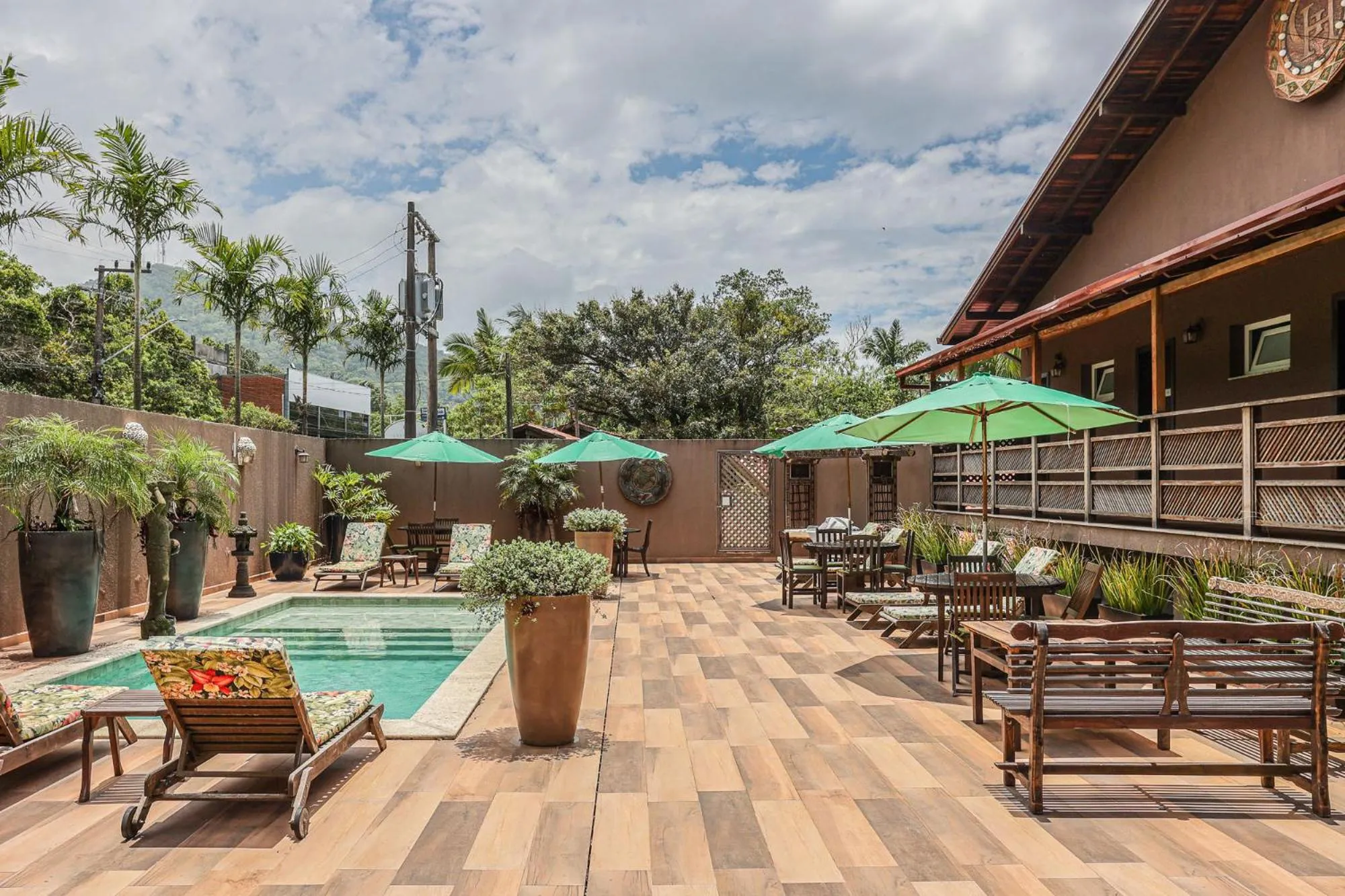 Swimming pool in Estaleiro Guest House