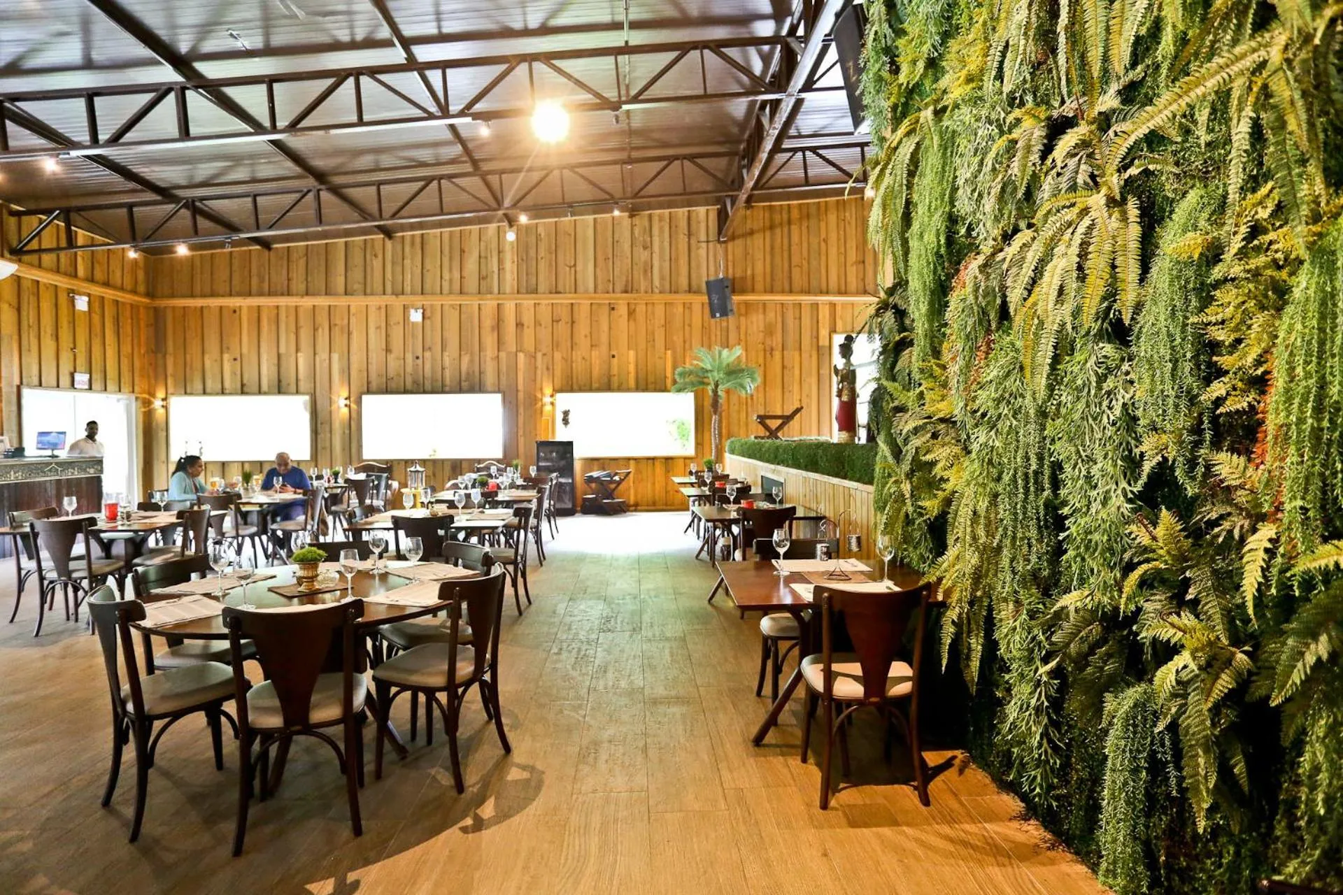 Restaurant/places to eat in Estaleiro Guest House