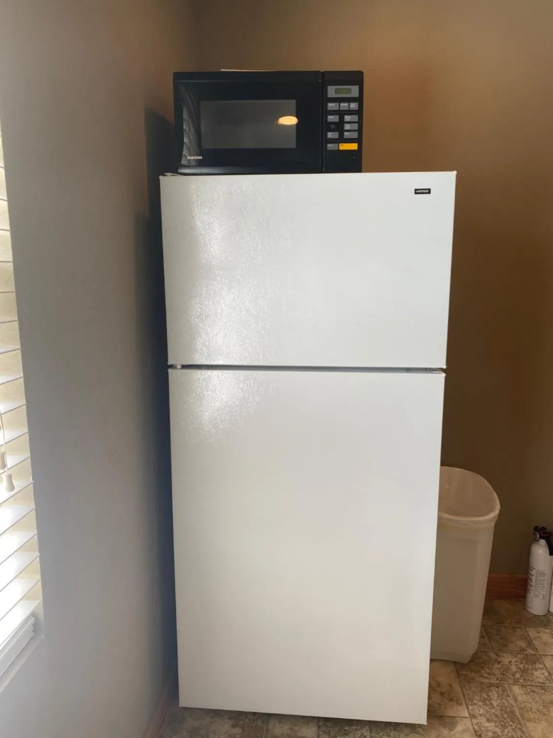 microwave in Scarborough Inn