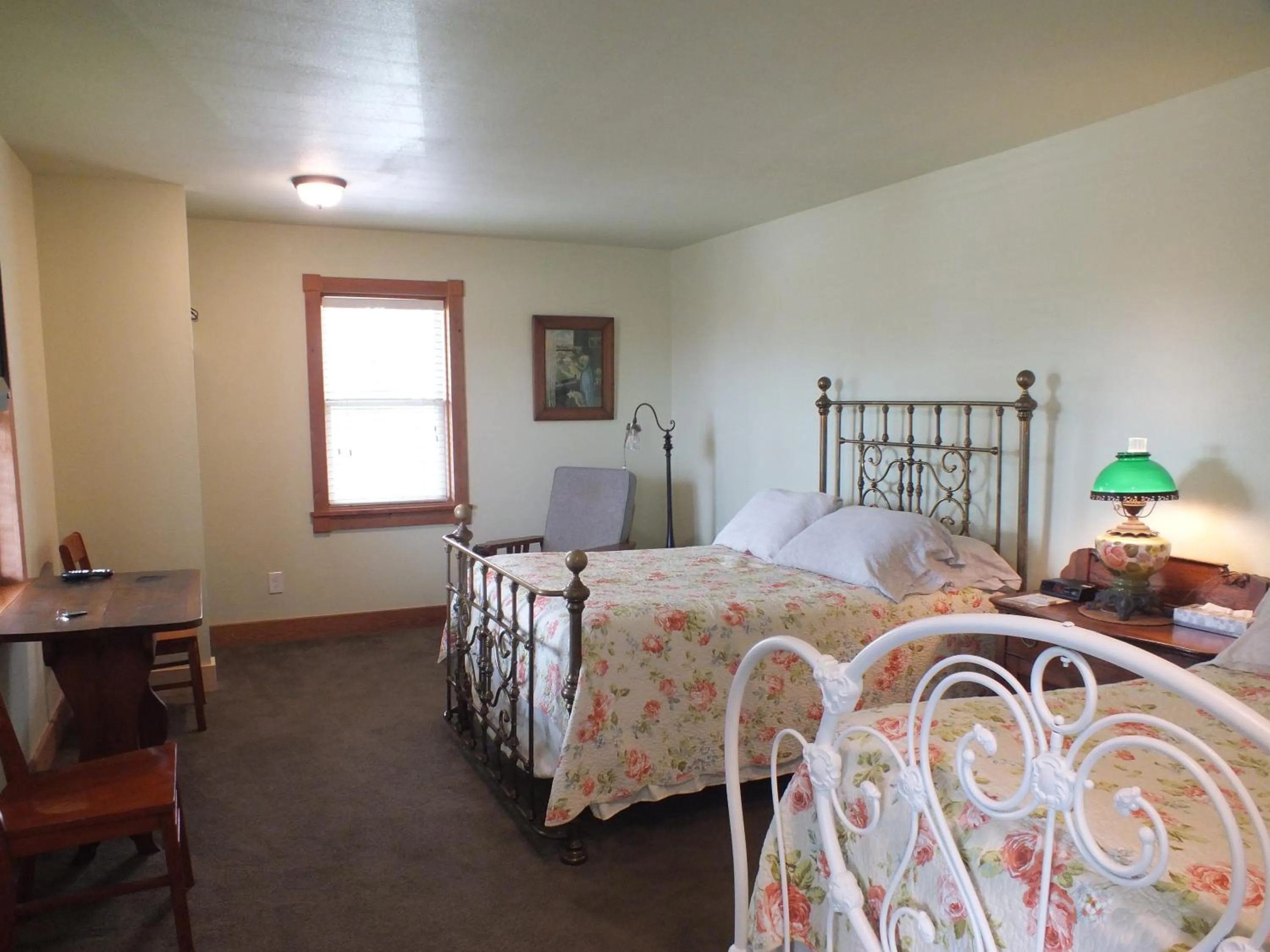 Bedroom, Bed in Scarborough Inn