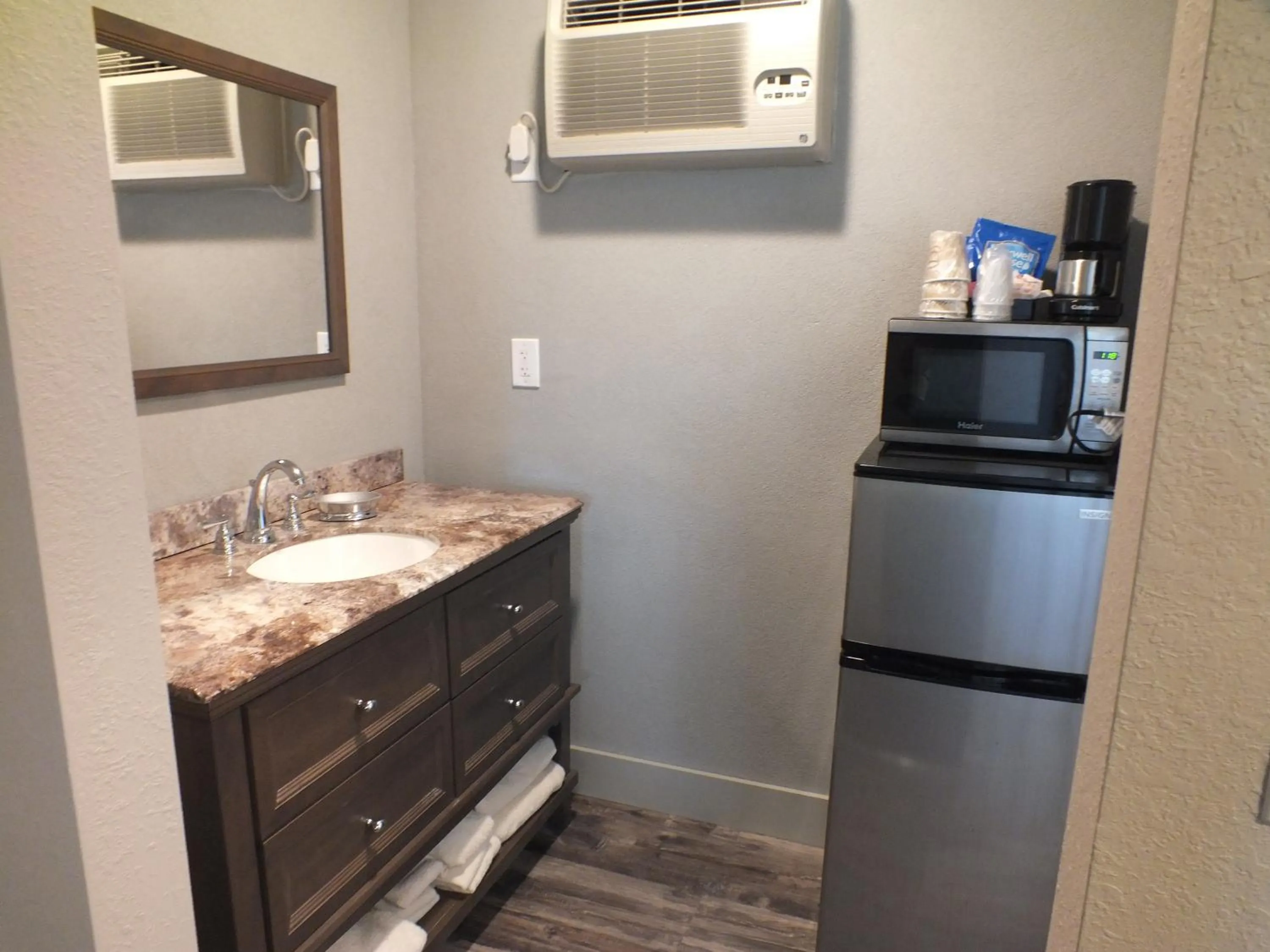 Bathroom in Scarborough Inn