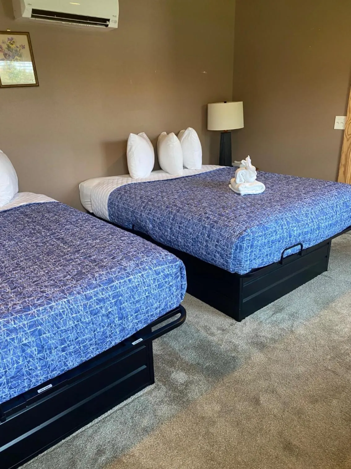 Bedroom, Bed in Scarborough Inn