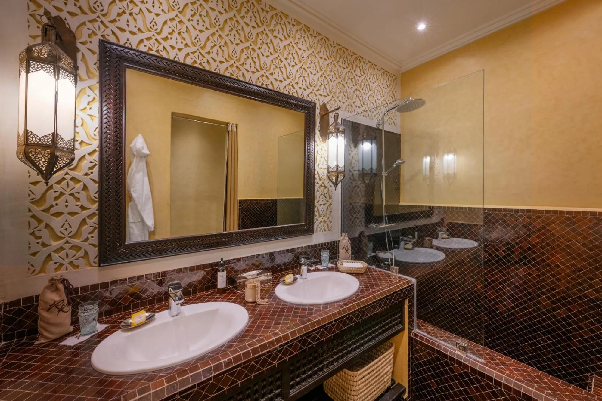 Shower in Riad Kheirredine