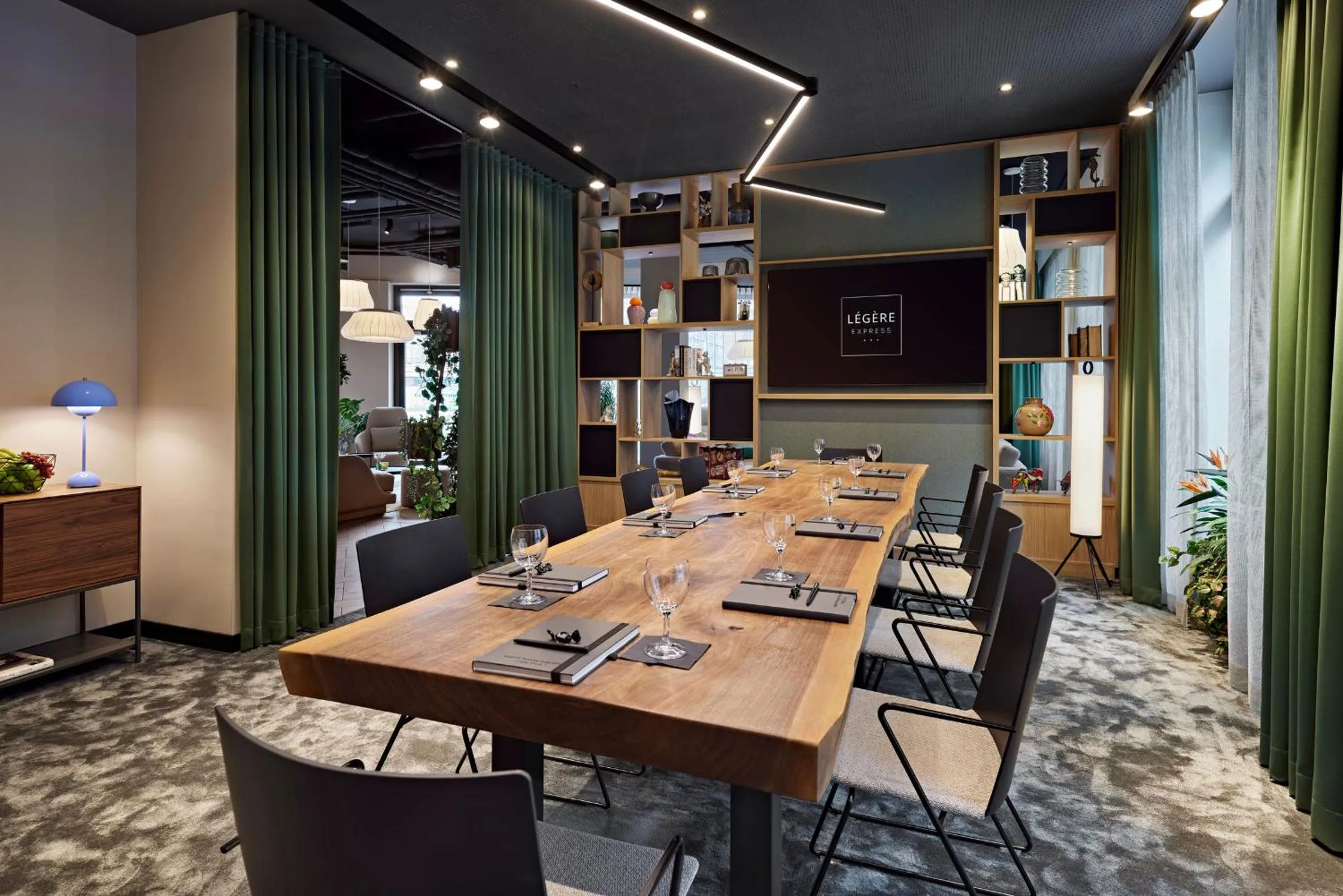 Communal lounge/ TV room in LEGERE EXPRESS Leipzig