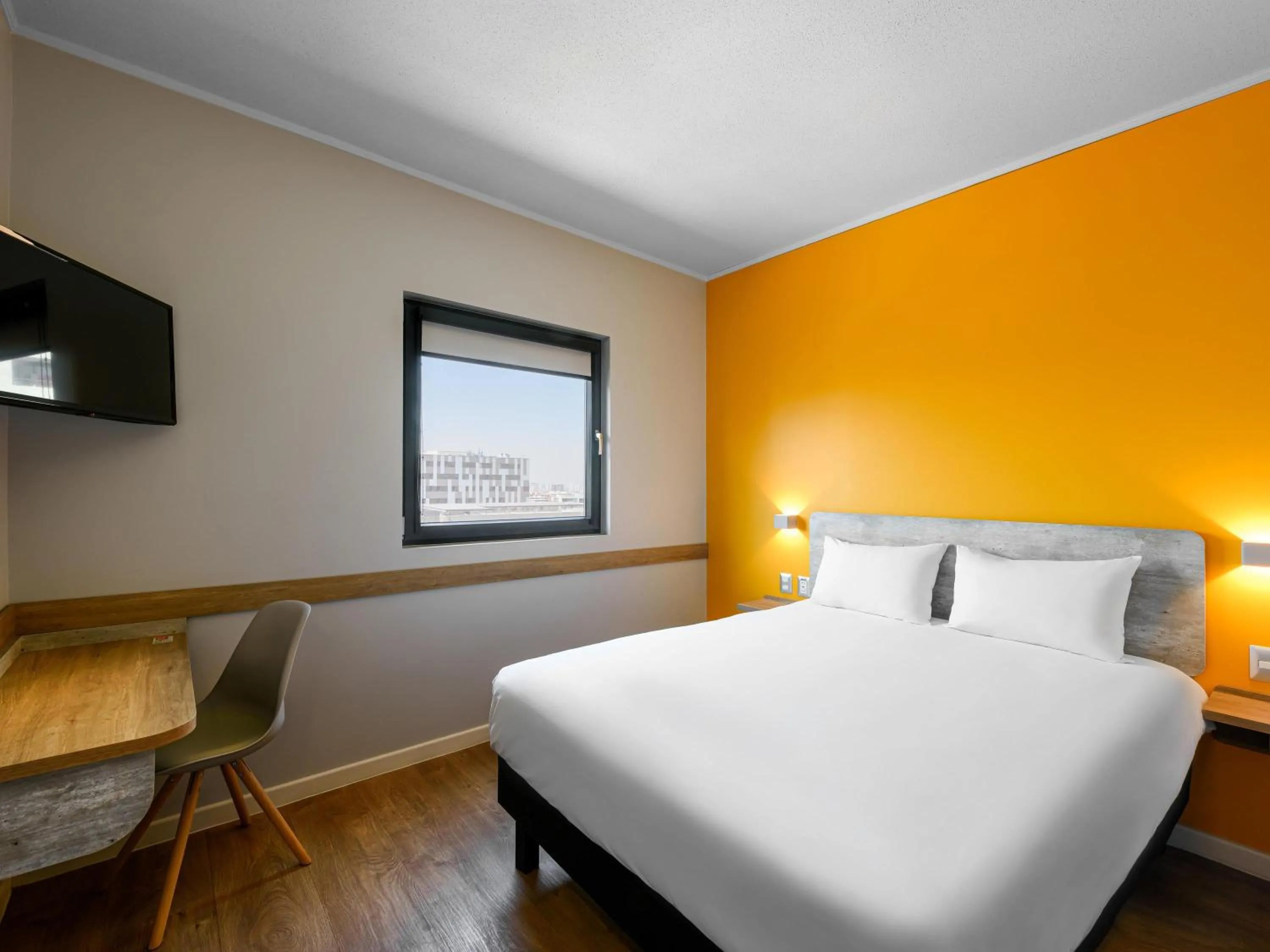 Bedroom, Bed in ibis budget Santiago Providencia