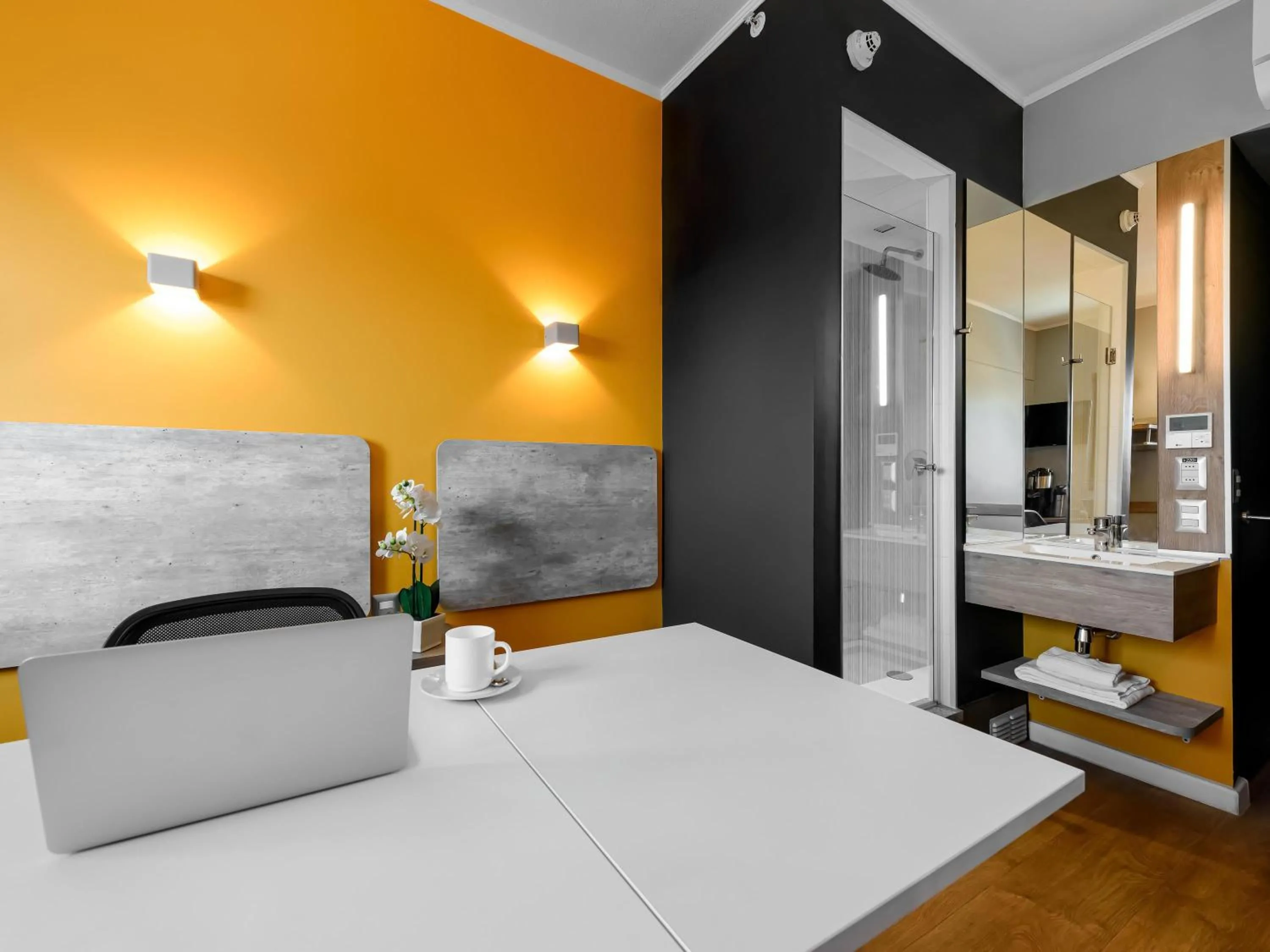 Bedroom, Bed in ibis budget Santiago Providencia