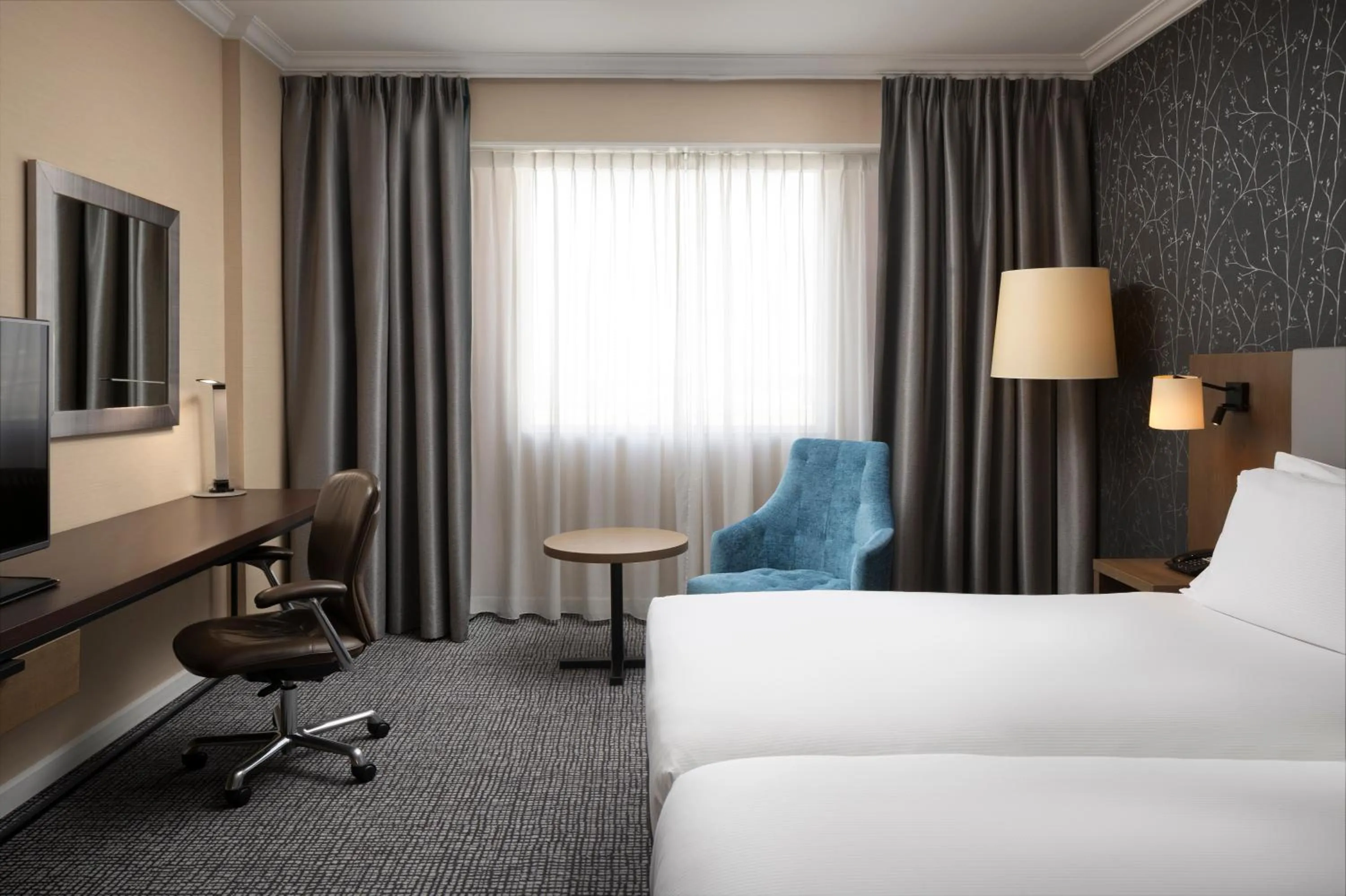 Bedroom, Bed in Hilton Paris Charles De Gaulle Airport