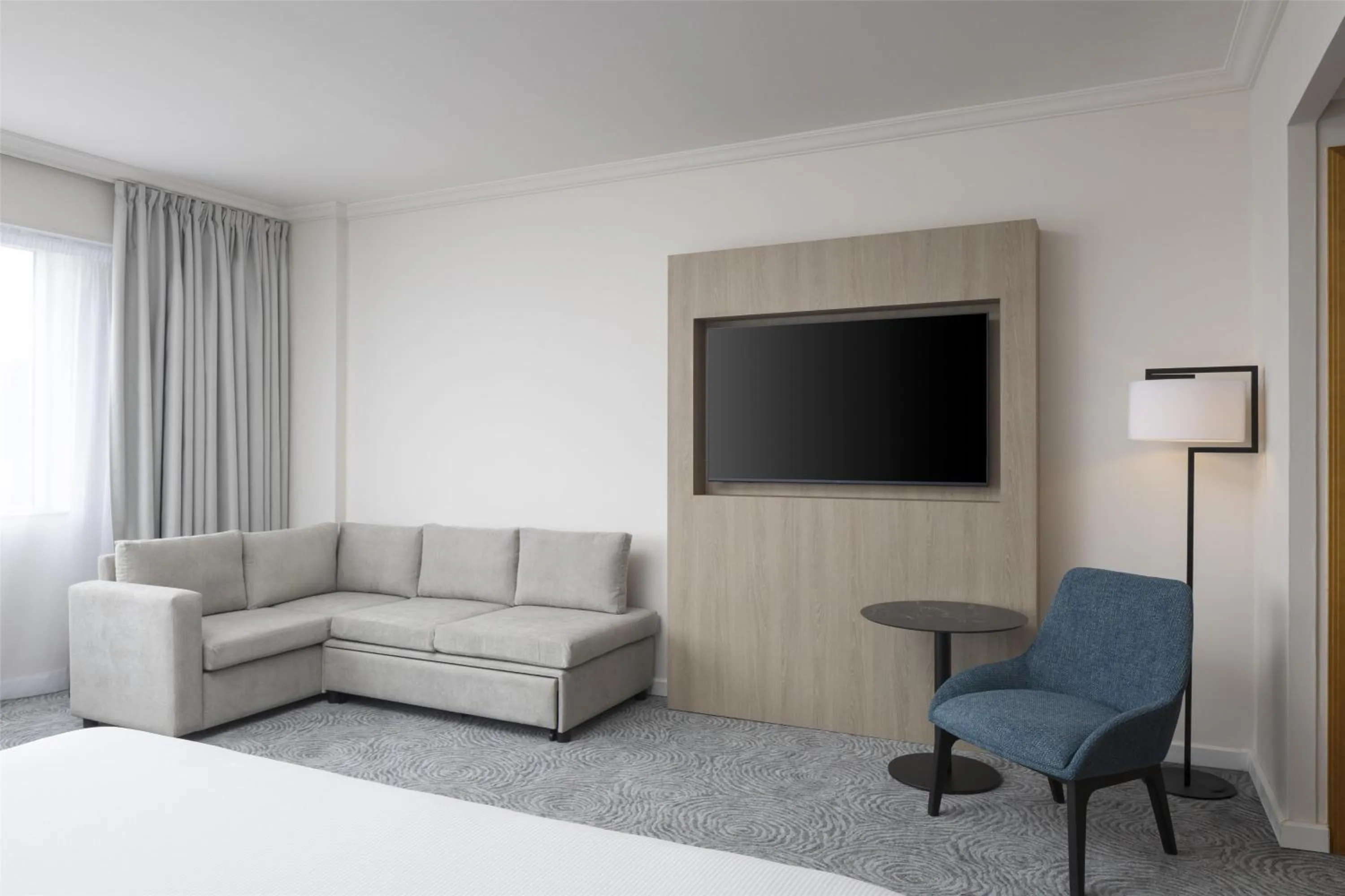 Living room in Hilton Paris Charles De Gaulle Airport