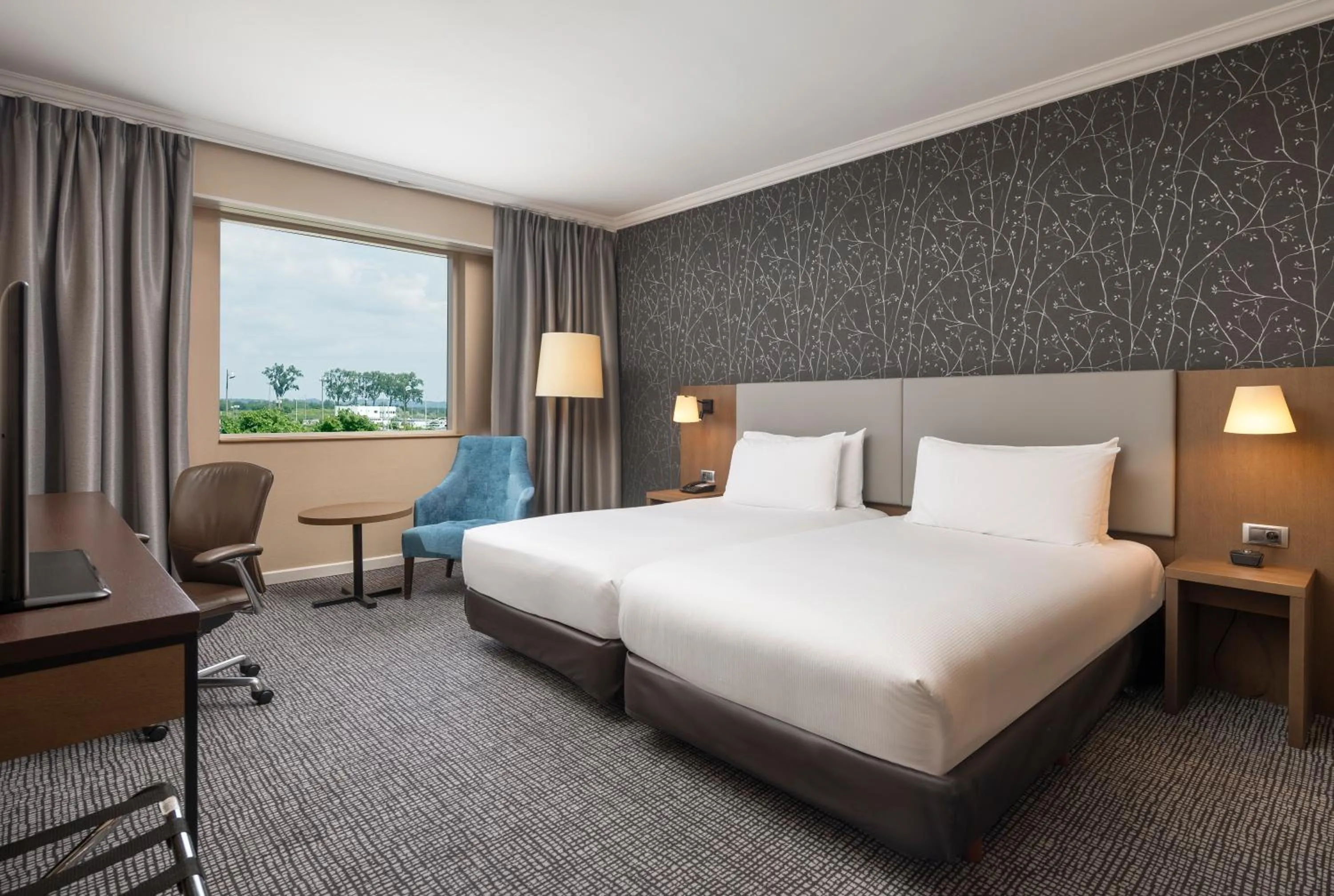 Photo of the whole room, Bed in Hilton Paris Charles De Gaulle Airport