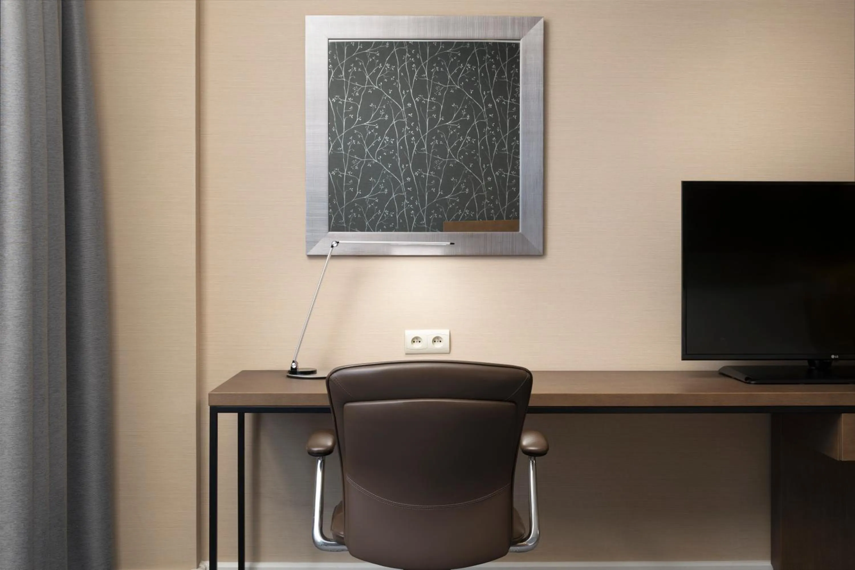 TV and multimedia in Hilton Paris Charles De Gaulle Airport