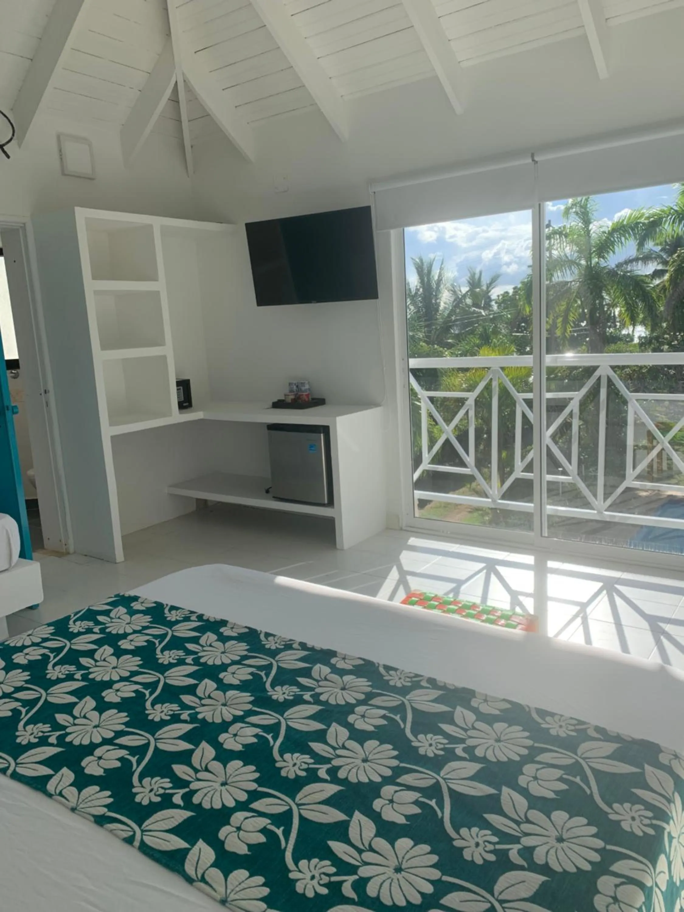 Balcony/Terrace, Bed in Casa de las Flores tropical