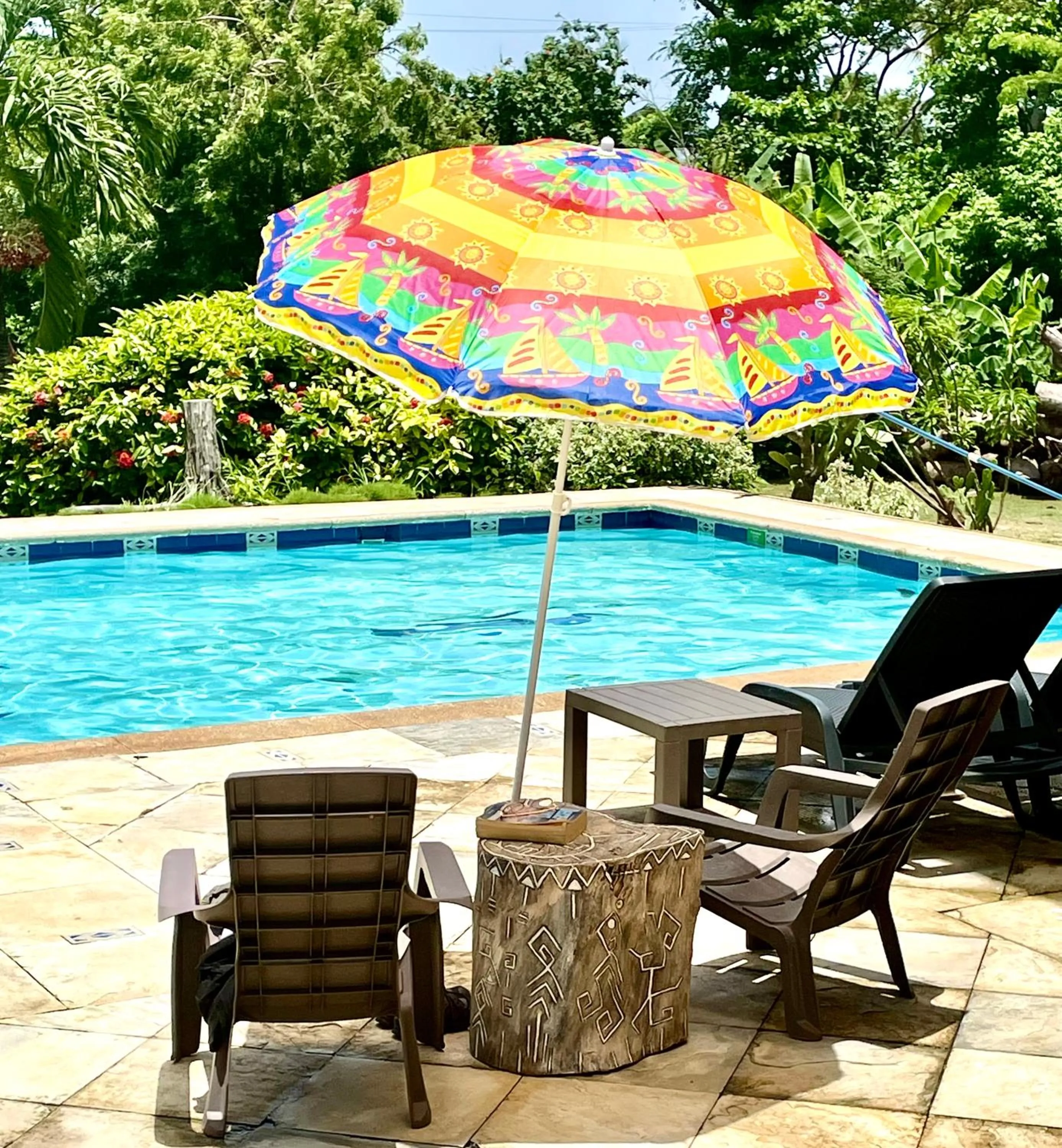 Day in Casa de las Flores tropical