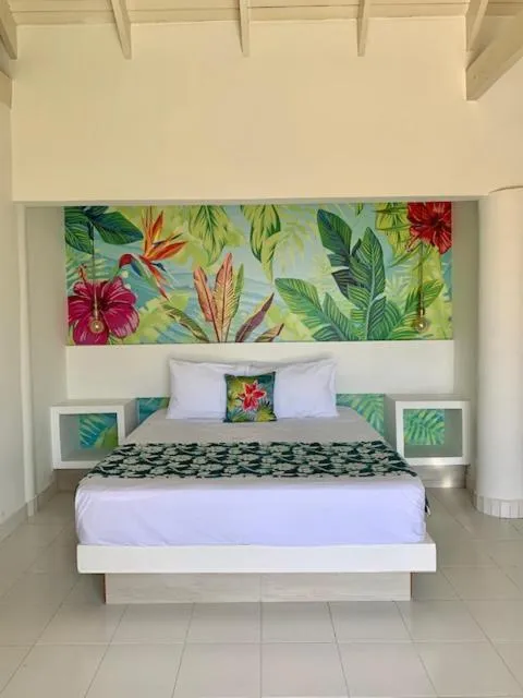 Photo of the whole room, Bed in Casa de las Flores tropical