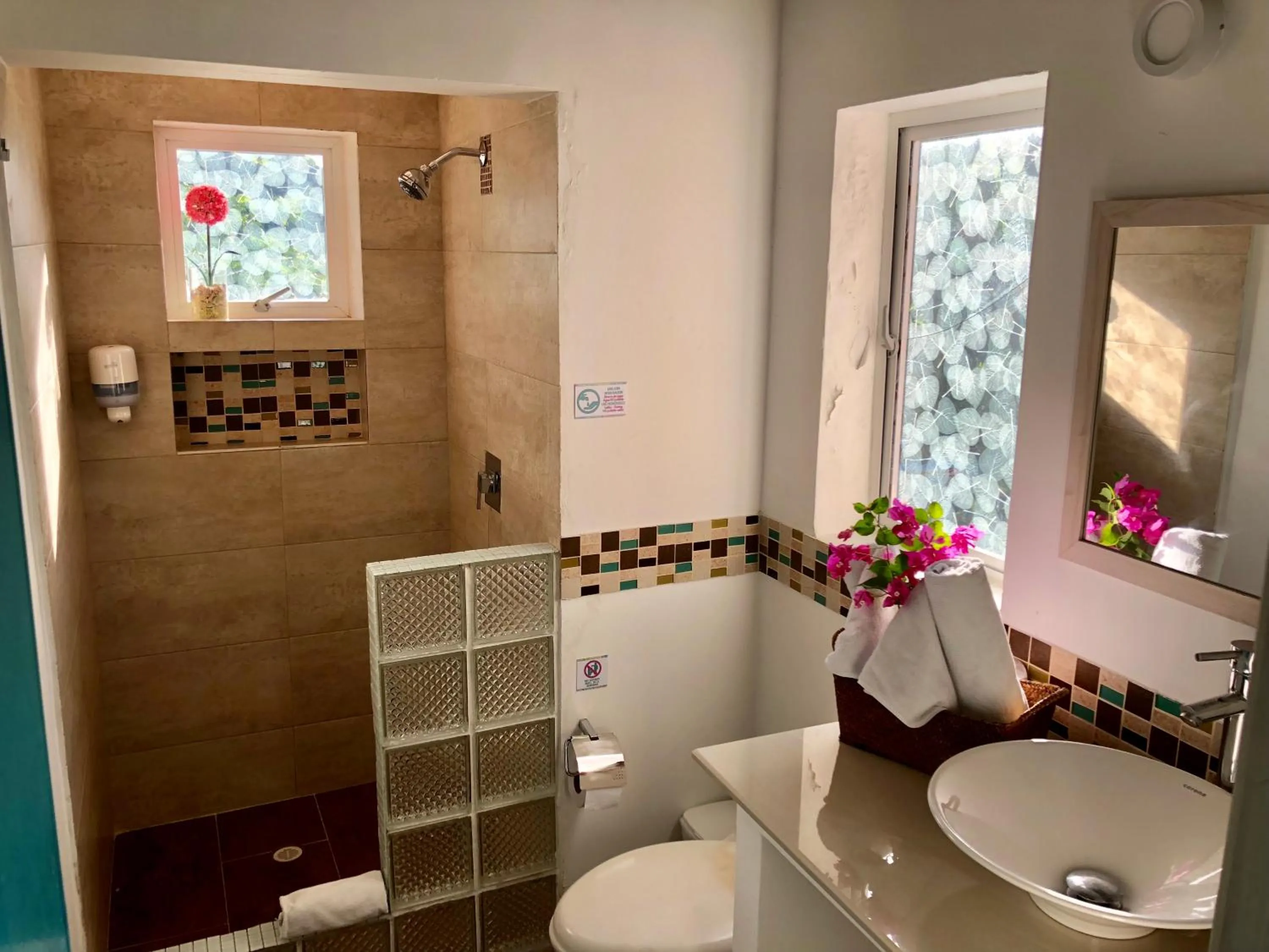 Bathroom in Casa de las Flores tropical