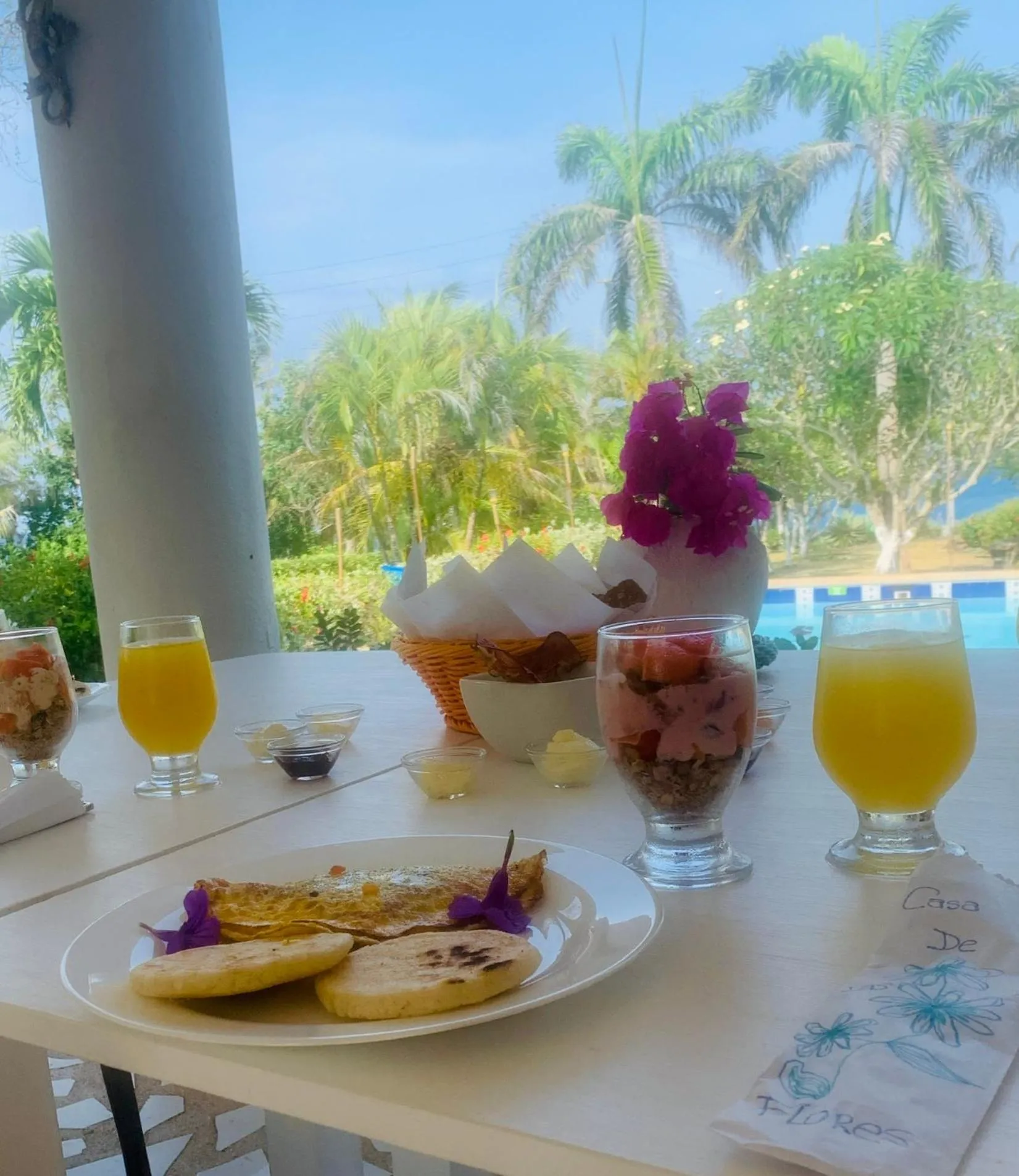 Breakfast in Casa de las Flores tropical