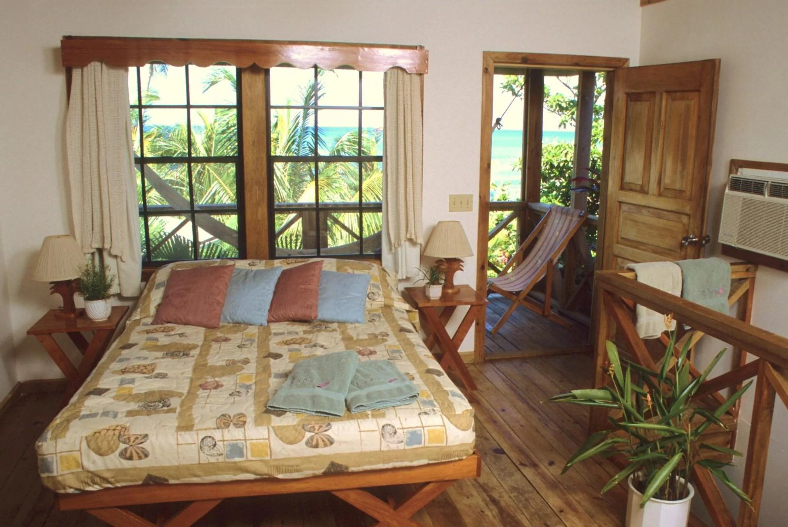 Bed in Las Rocas Resort and Dive Center